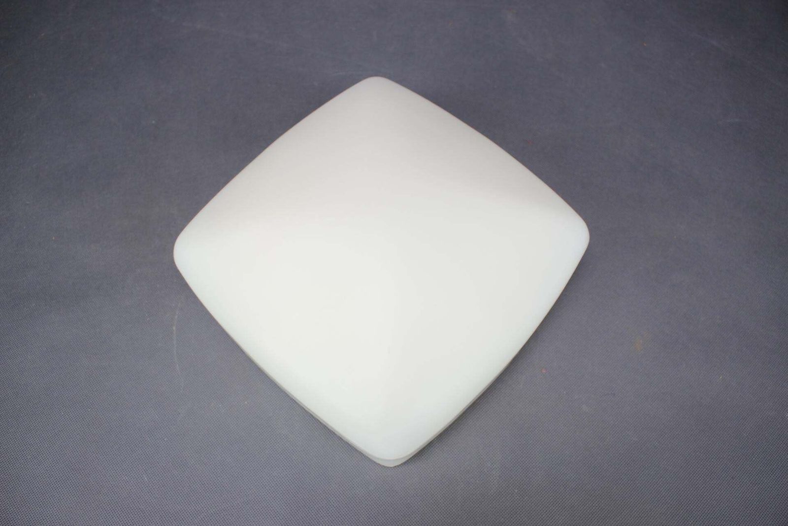 Mid-Century Tsjechoslowaakse melkglazen plafondlamp, jaren 1960 photo furniture