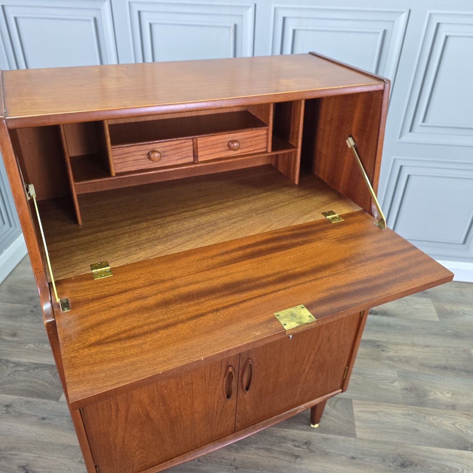 photo vintage Vintage Jentique Bureau Teak Cabinet Mid Century Writing Desk Cupboard Drawers