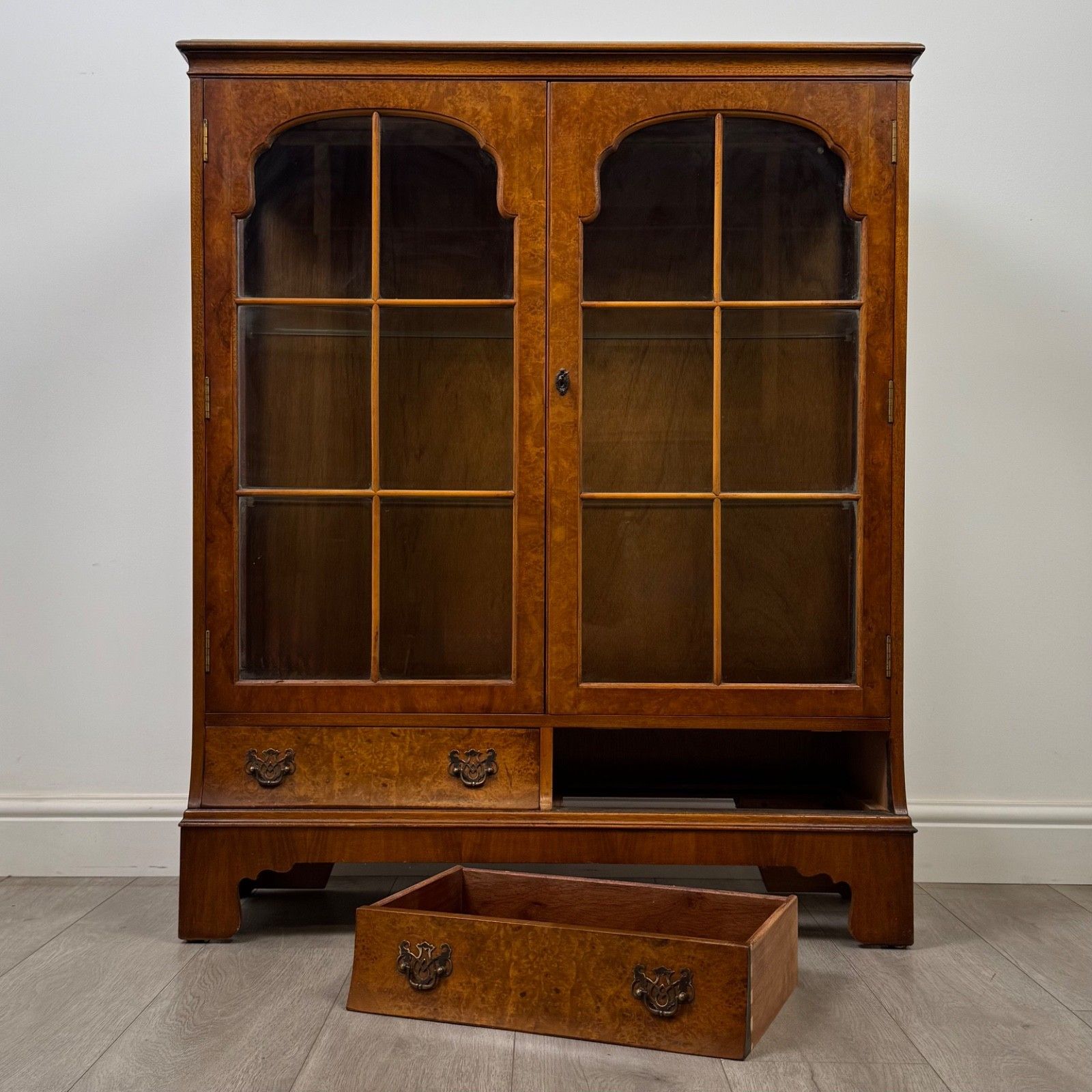 Furniture Antique 20th Century Display Cabinet In Burr Walnut ( Af 5825 ) photo