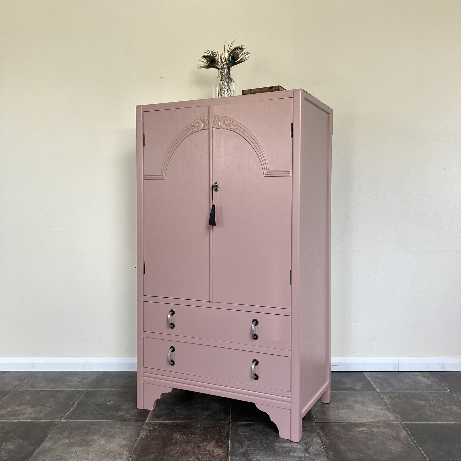Stunning Painted 1940's Lockable Oak Linen Cupboard / Tall Boy; Farrow And Ball Sulking Room Pink, Carved Doors photo 645.0