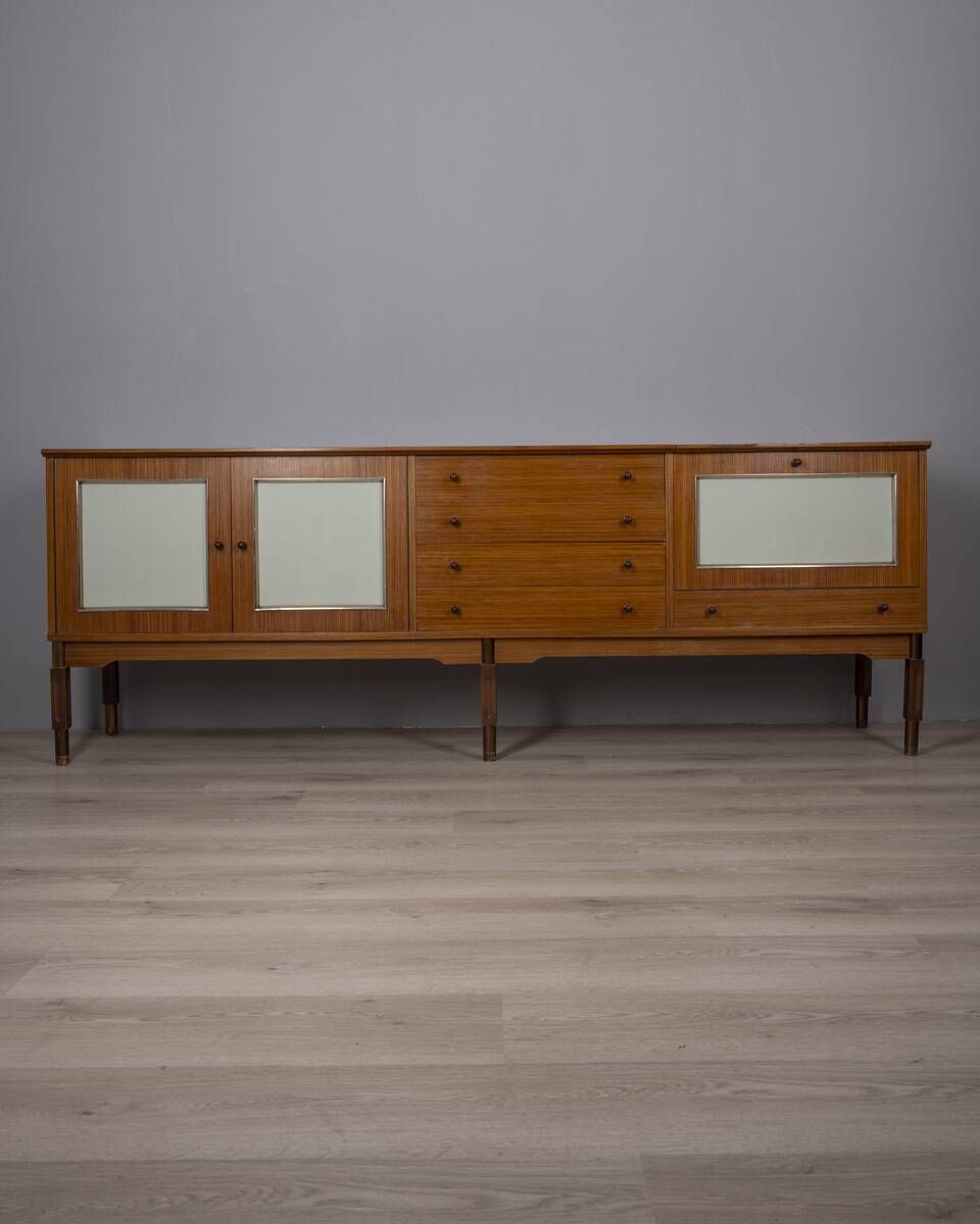 photo vinterior Vintage 1960s Wooden Sideboard With Bar