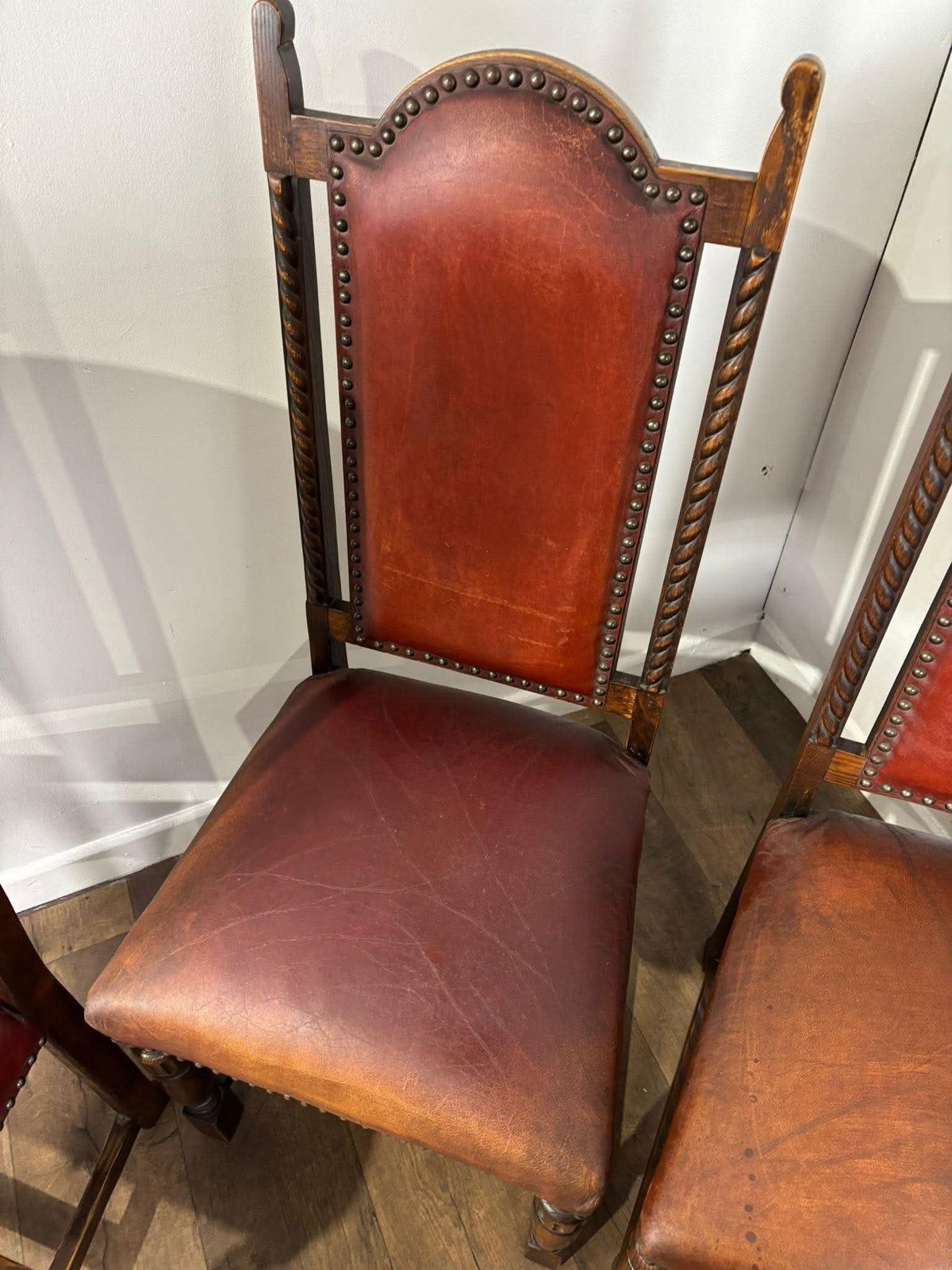 photo vinterior Vintage Set Of Four Oak Dining Chairs