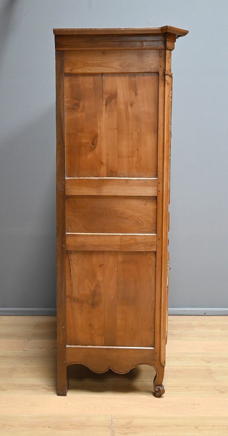 photo vintage Four Door Cherrywood Cabinet, Regional Craftsmanship, Louis XV Style – Early 19th Century