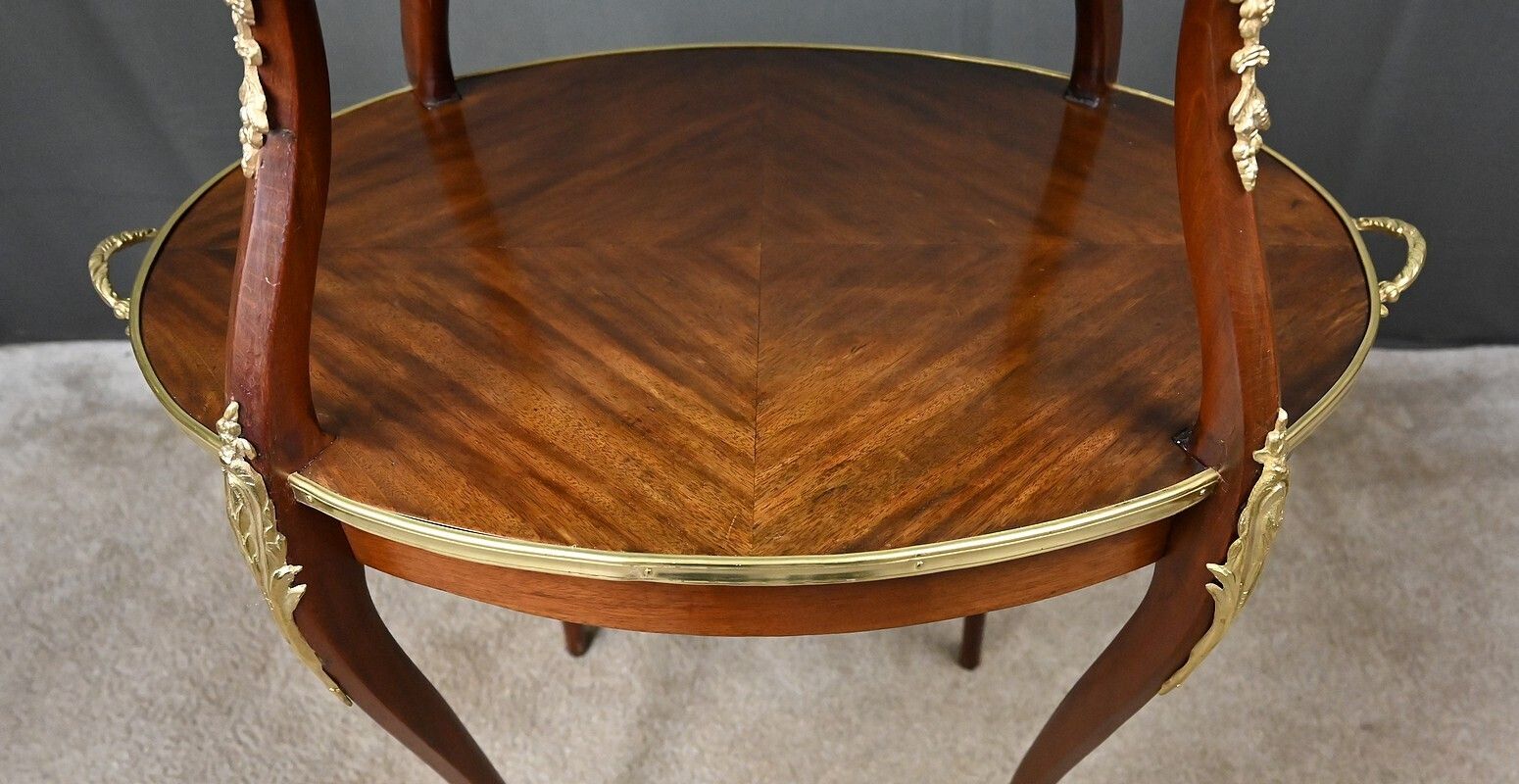 photo furniture Mahogany Veneer Tea Table, Louis XV Style – Early 20th Century
