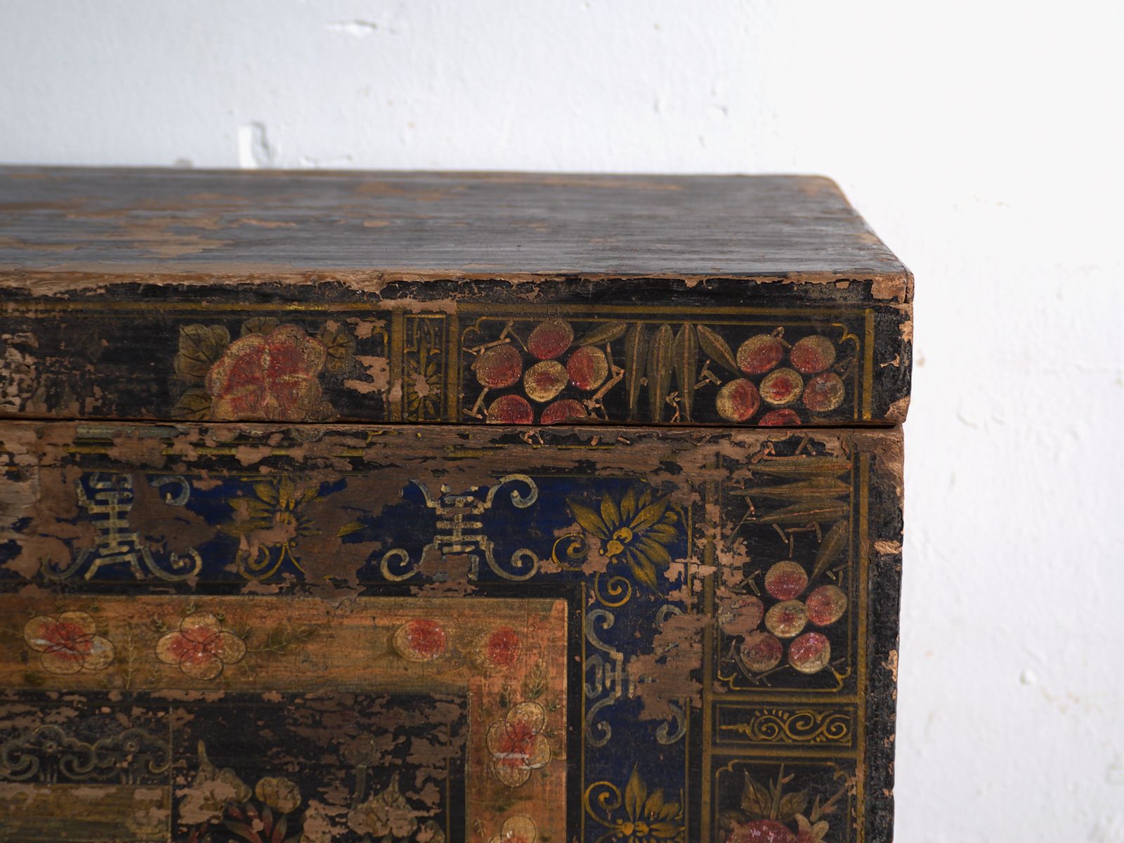 808.0 Antique Painted Trunk In Pine Wood – China, Circa 1900 photo