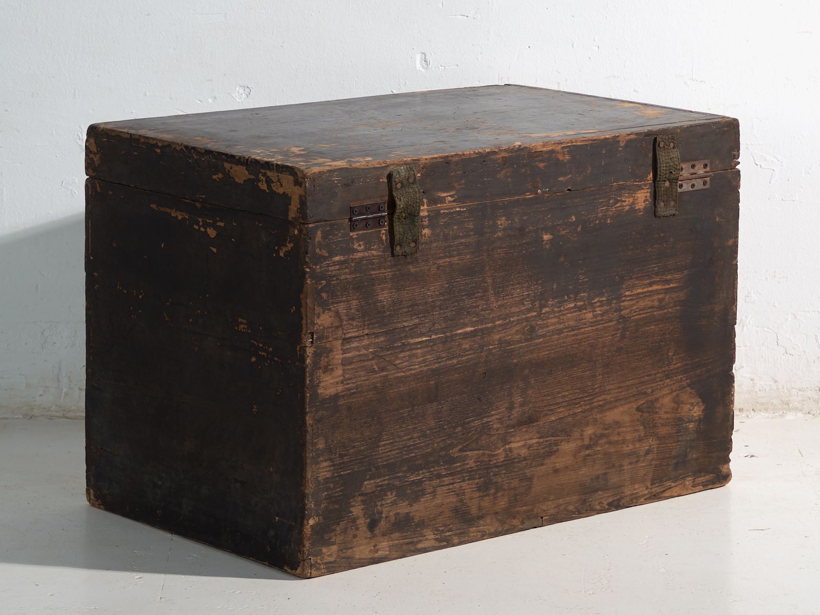 Antique Painted Trunk In Pine Wood – China, Circa 1900 photo furniture