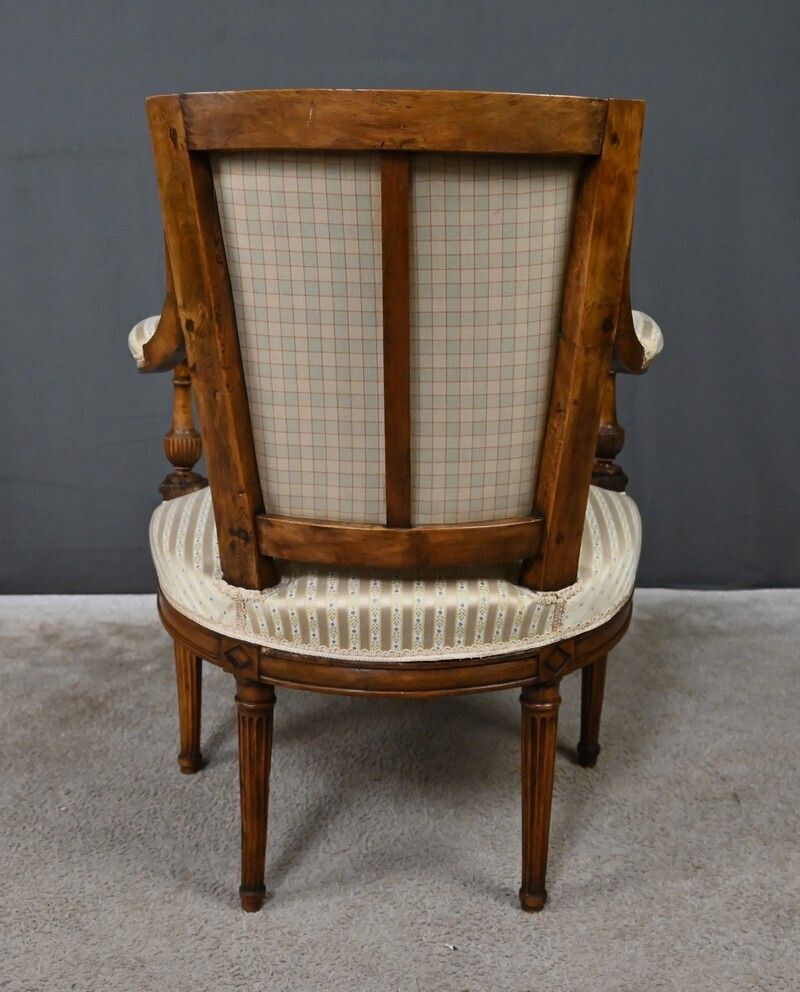 Cabriolet Armchair In Beechwood, Louis XVI Period – Second Half Of The 18th Century photo vintage