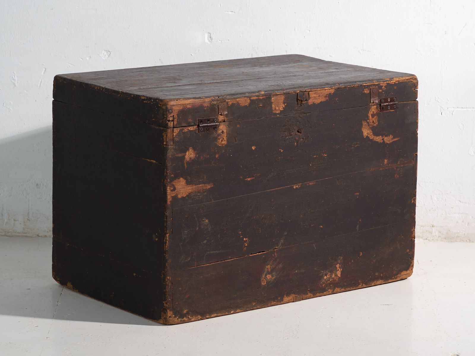Antique Painted Trunk In Pine Wood – China, Circa 1900 photo 808.0