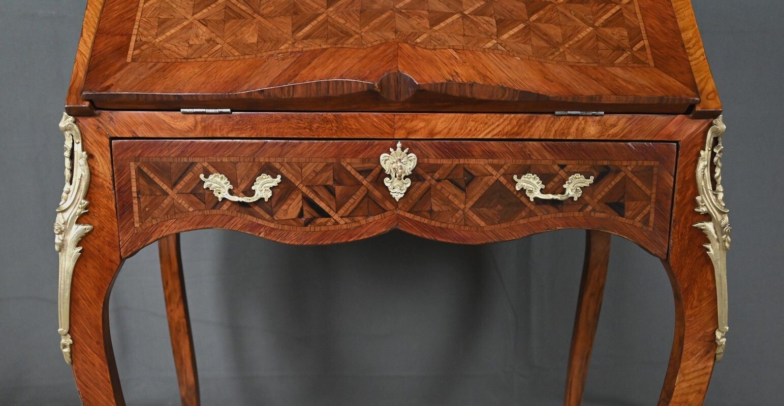 photo furniture Small Marquetry Lady's Desk, Louis XV Style – First Half Of The 20th Century