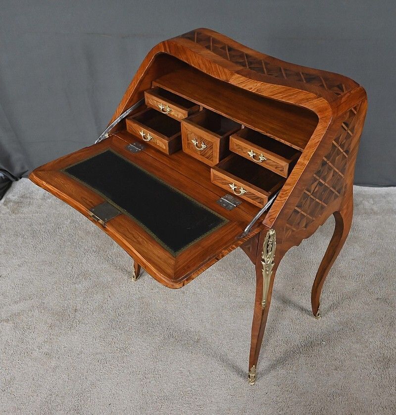 photo vintage Small Marquetry Lady's Desk, Louis XV Style – First Half Of The 20th Century