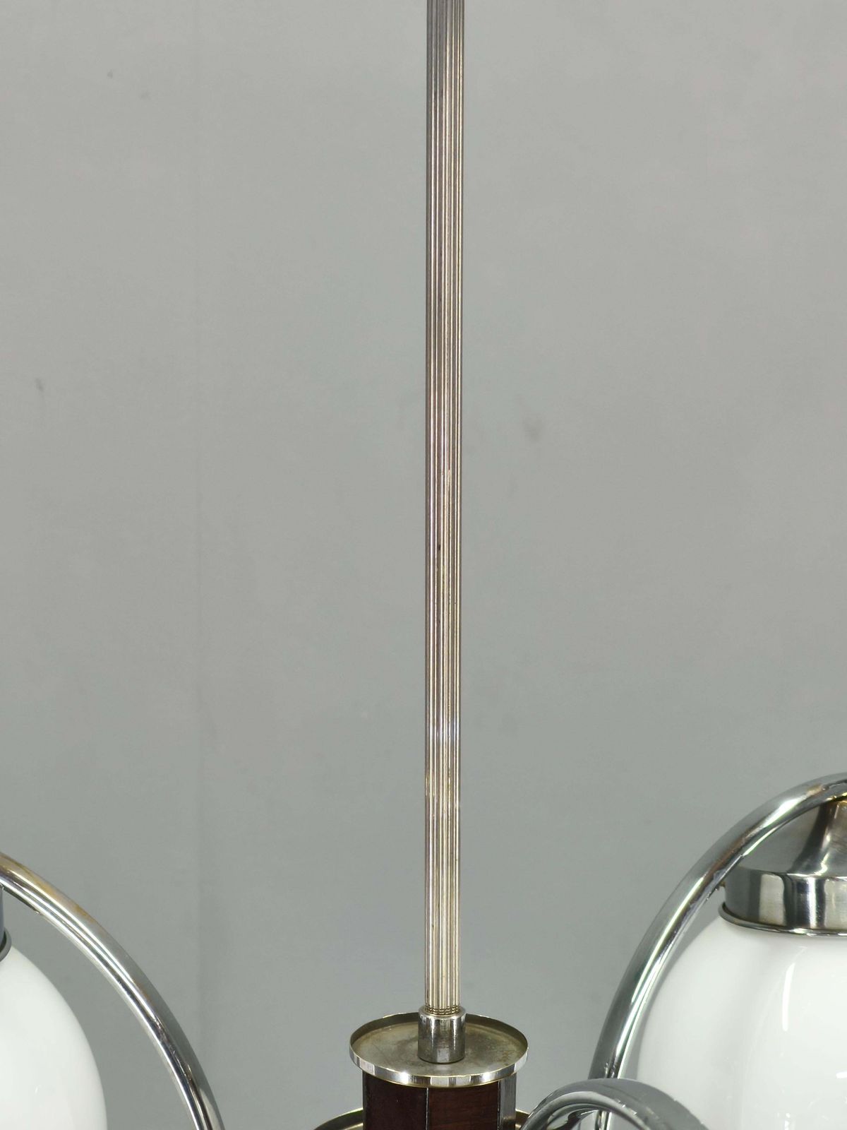 Lustre Art déco tchèque des années 1930 à quatre abat-jour en verre opaline photo buy
