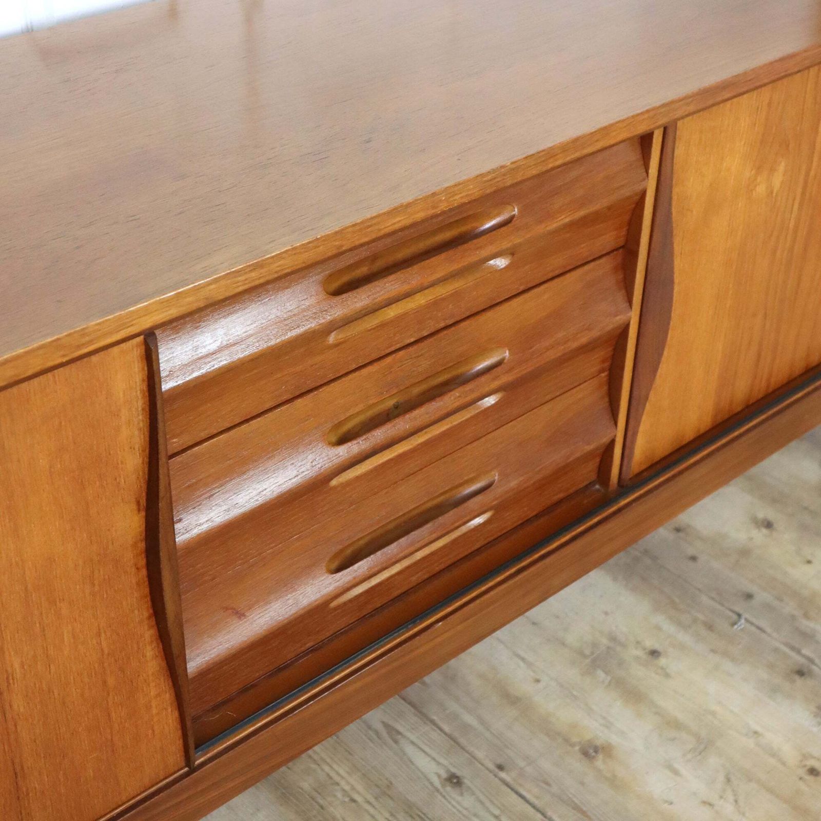 Vintage Teak Large Elliots Of Newbury Sideboard 0506b photo vinterior