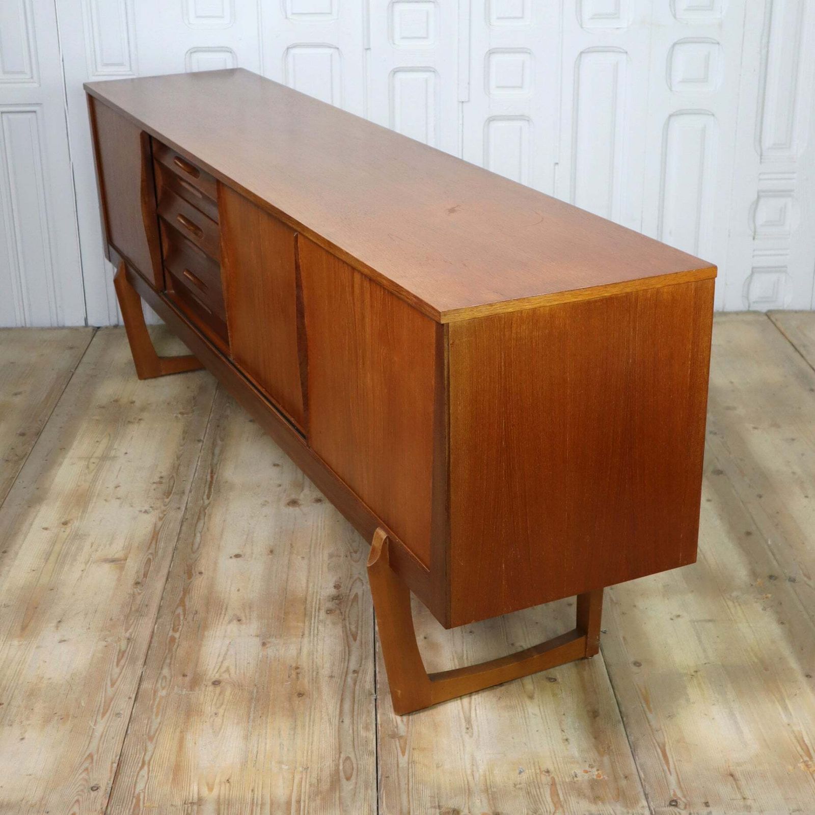 photo vintage Vintage Teak Large Elliots Of Newbury Sideboard 0506b