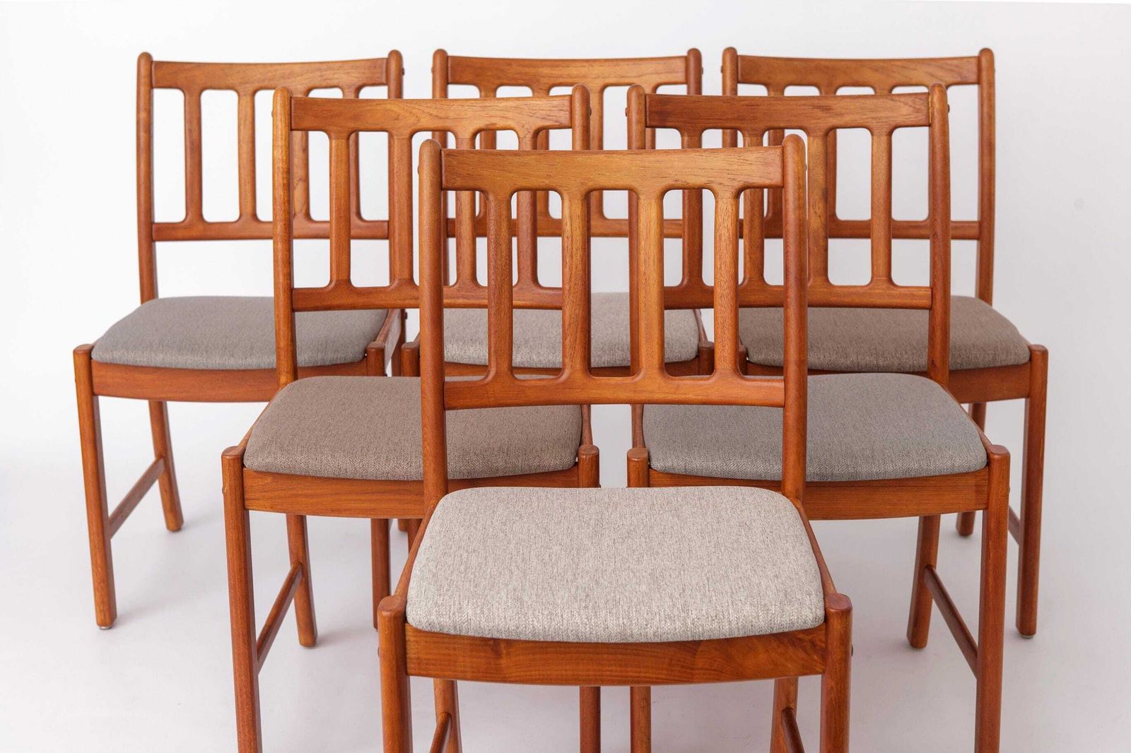 Set Van 6 Uldum Møbelfabrik Eetkamerstoelen – Deens Teakhout, Ca. Jaren 1960, Mid Century Modern, Nagezien En Opgeknapt