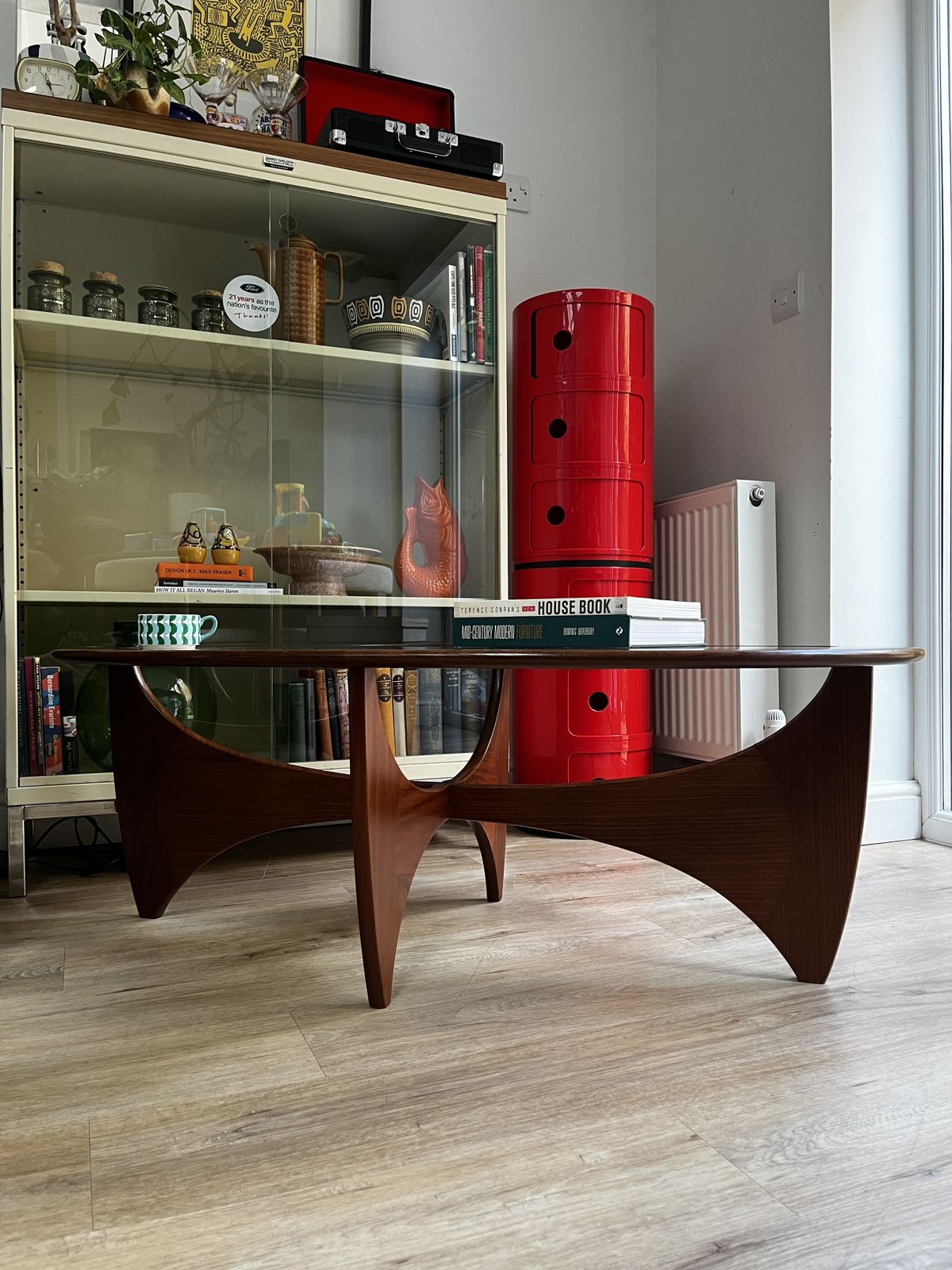 photo vintage Vintage Mid Century G Plan Astro Coffee Table Oval