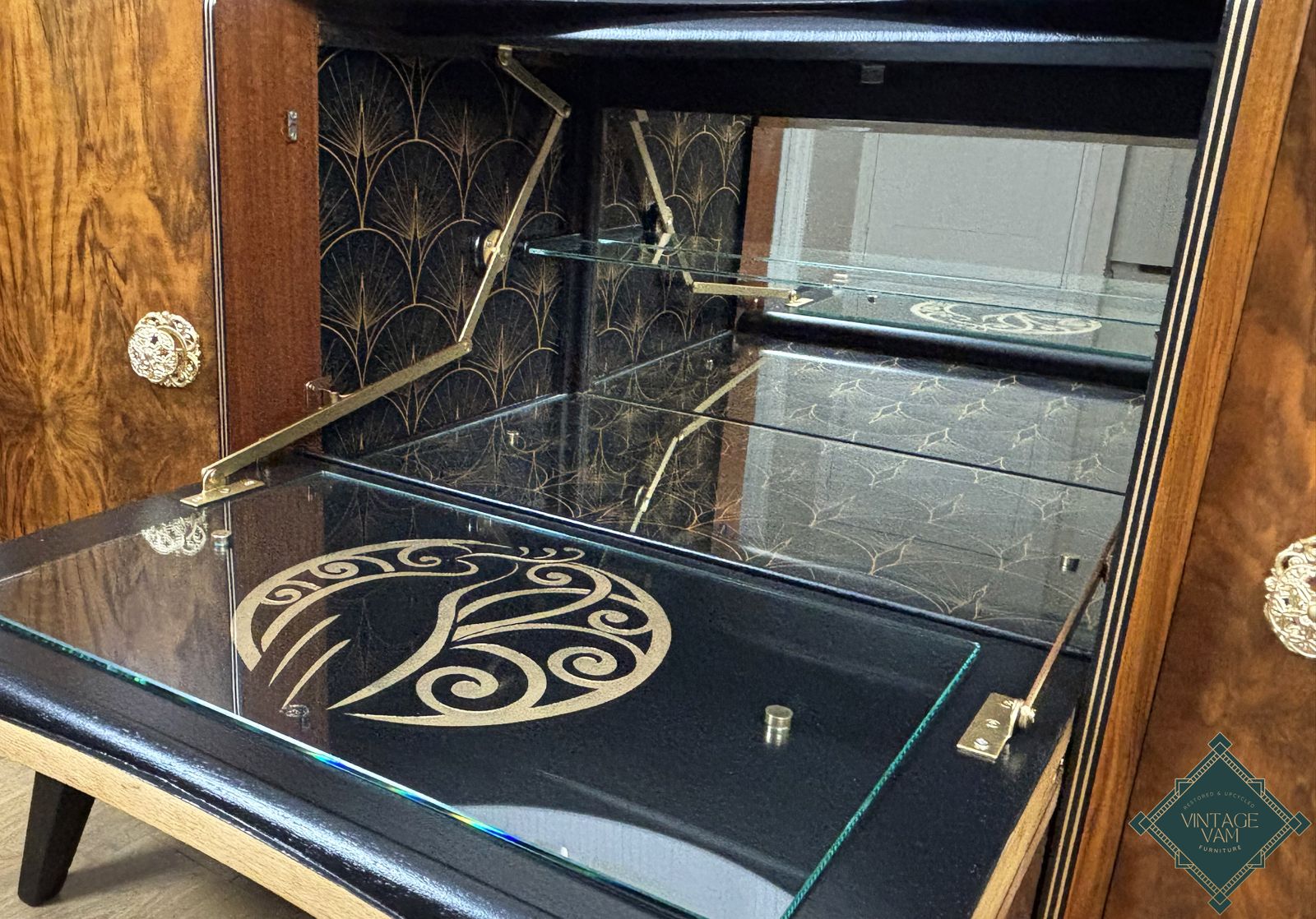 Beautility Cocktail Cabinet Palmer House Hotel Tiffany Peacocks photo 2495.0