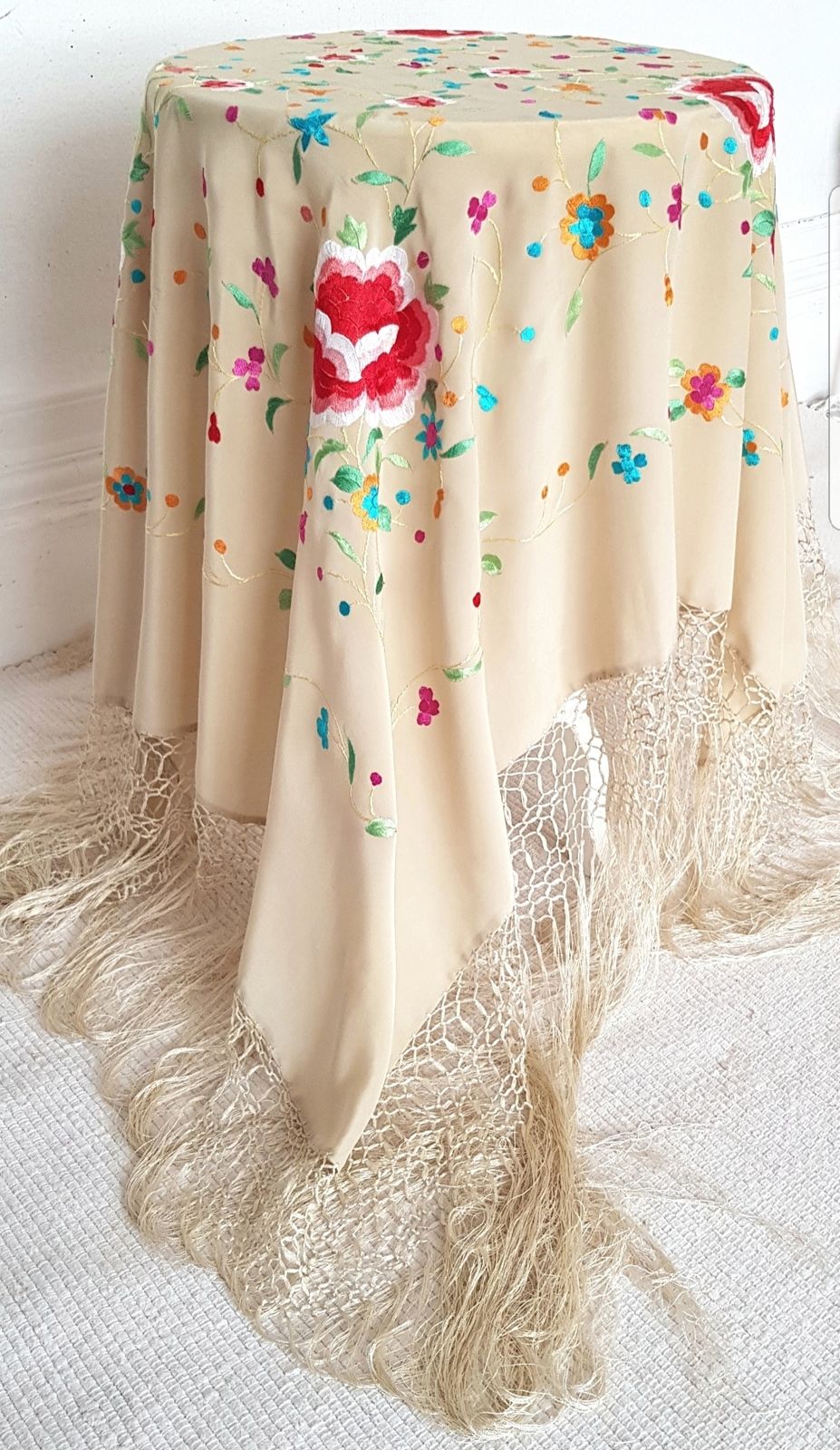 photo buy Antique Silk Embroidered Piano Shawl, Manton De Manila.