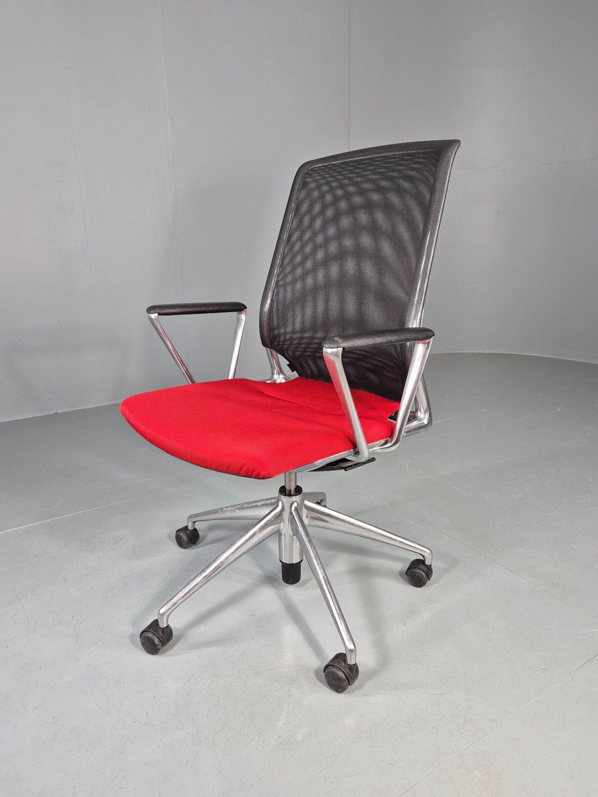 Vintage Vitra Media Office Chair Red And Black Eb12256