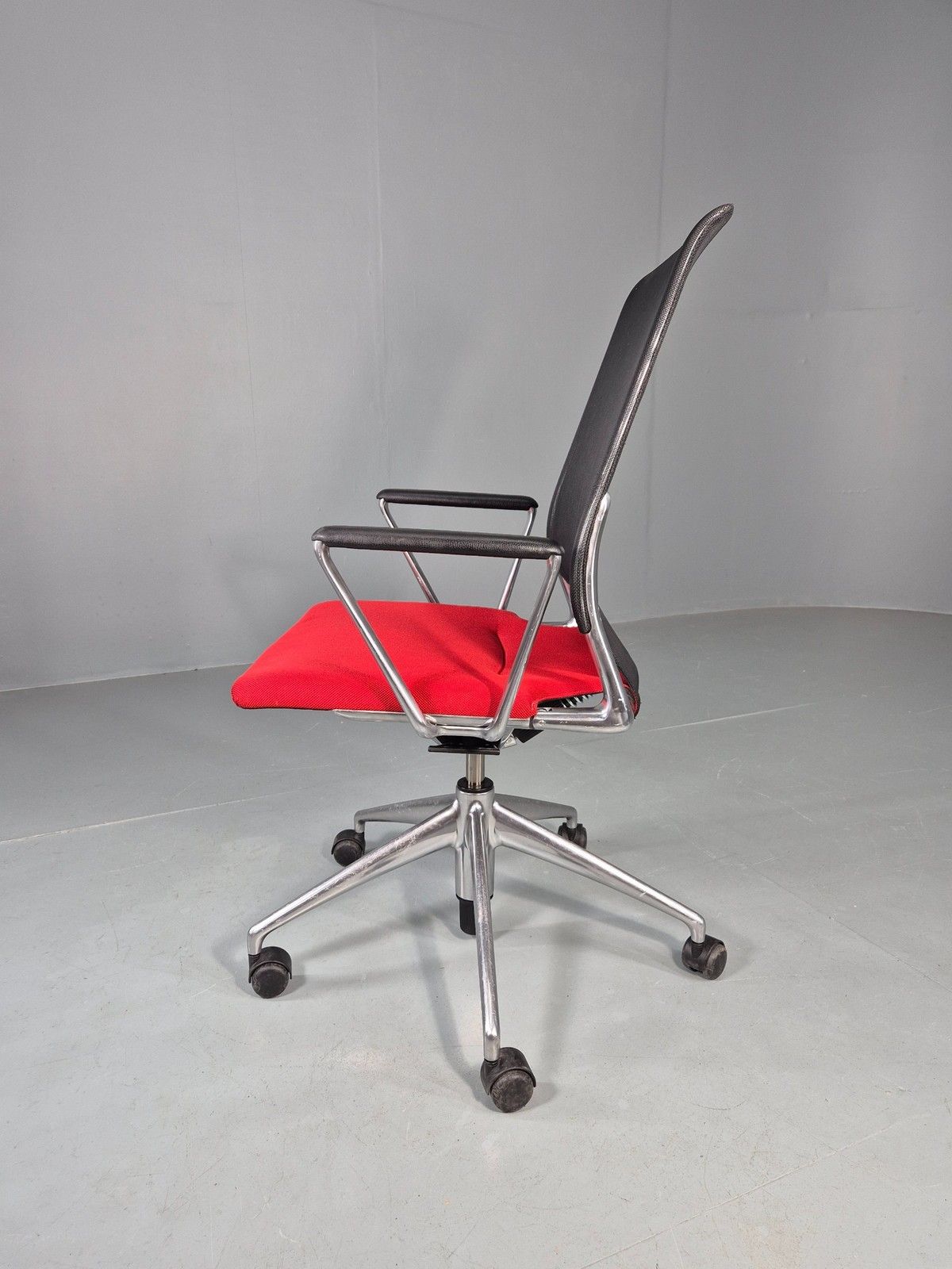 Vintage Vitra Media Office Chair Red And Black Eb12256 photo 180.0