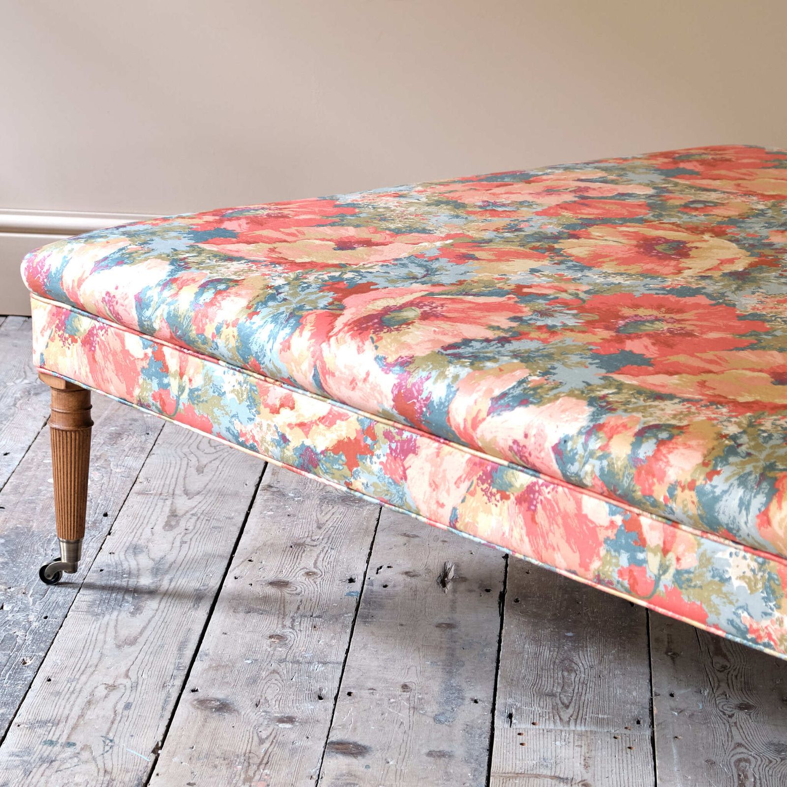 Large Country House Footstool Coffee Table photo 1200.0