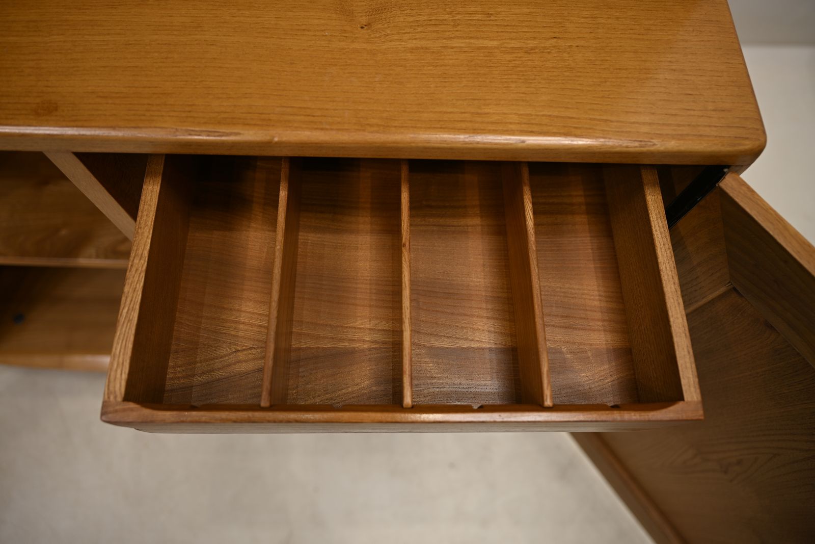 photo vintage Ercol Windsor Bookcase 2 Doors Ercol's Light Finish Free Uk Delivery*