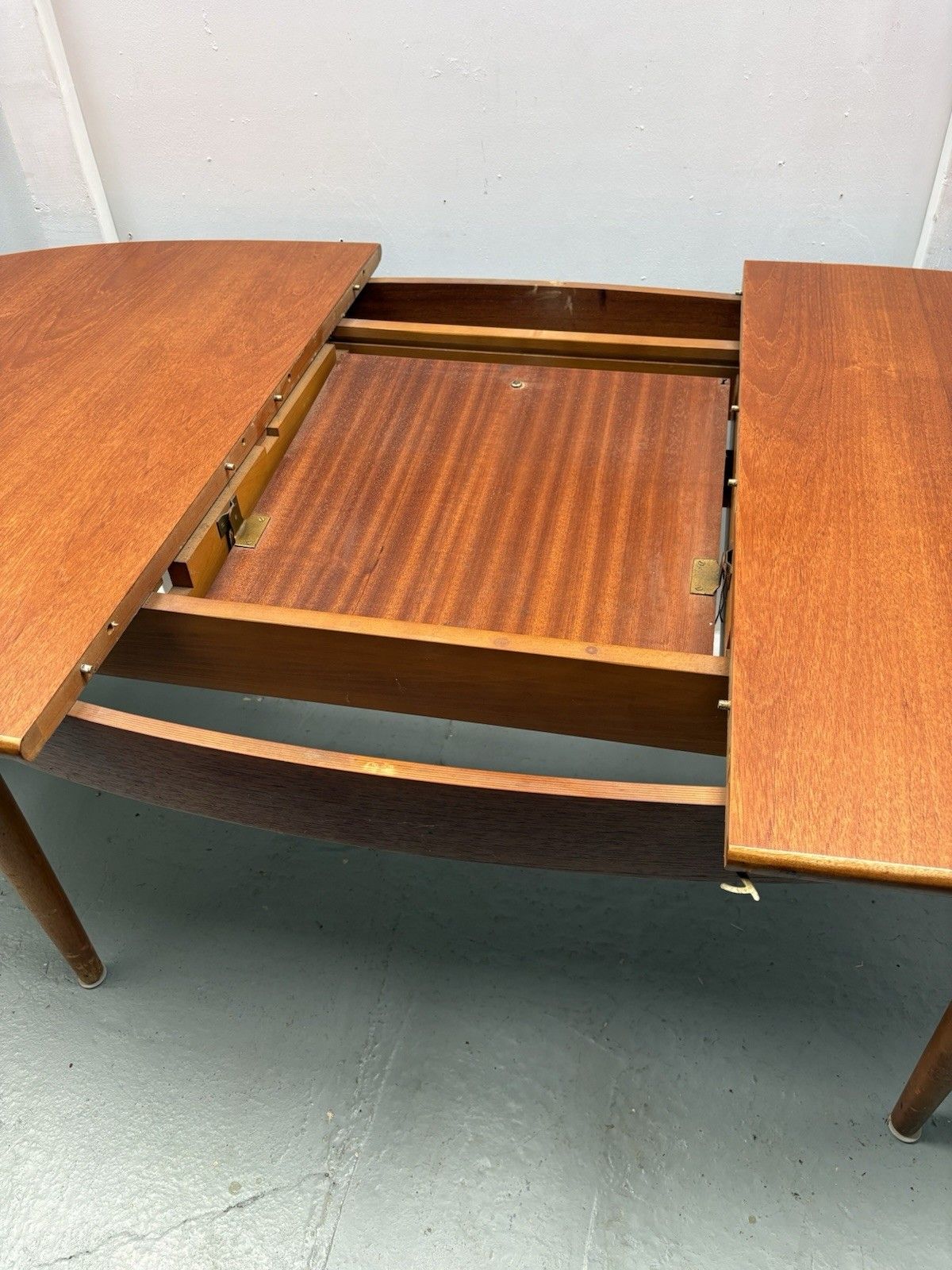 photo furniture Compact Midcentury Oval Extending Teak Dining Table By Jentique C.1960s
