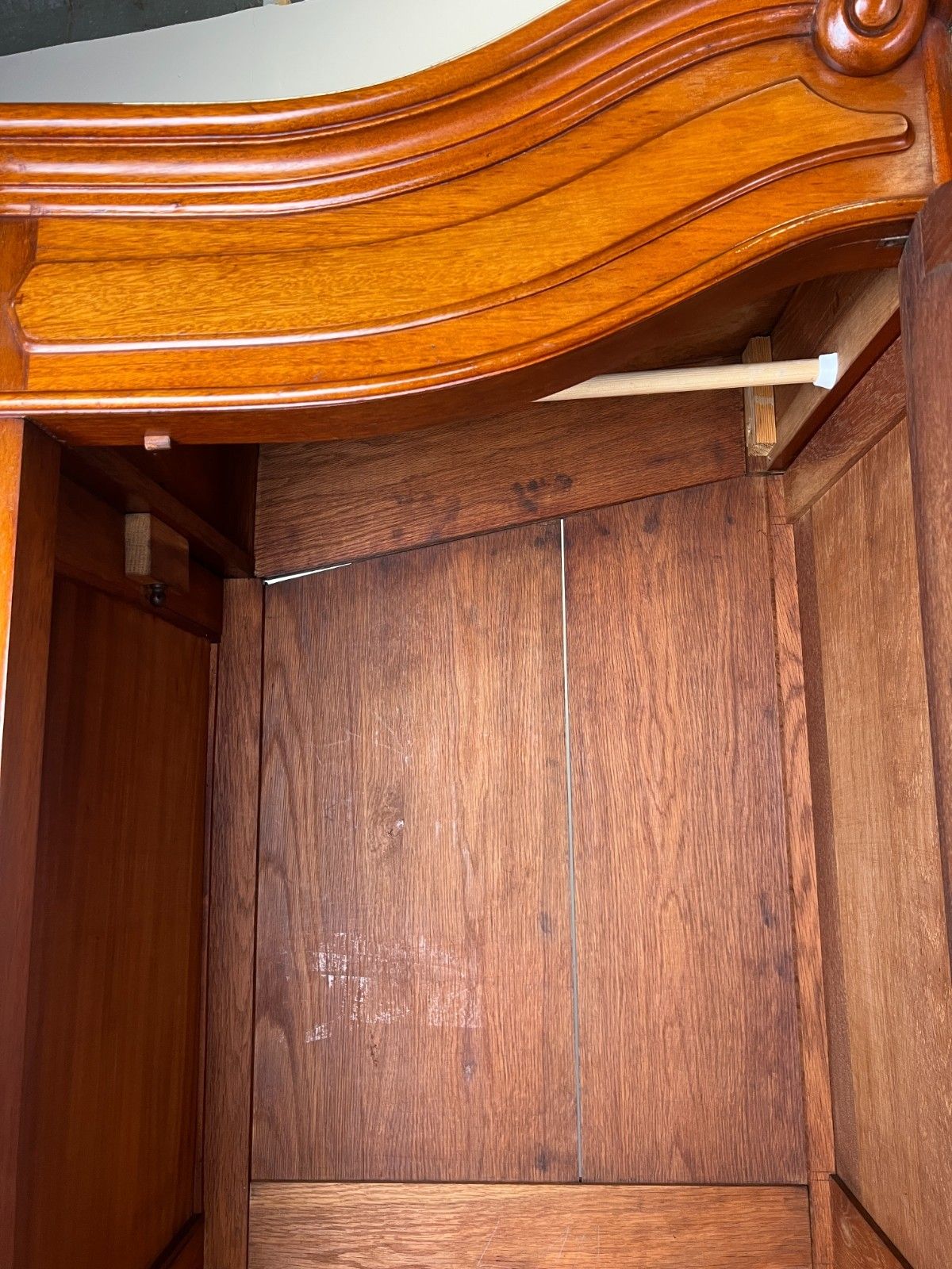 photo vinterior Wardrobe Antique French Mahogany Three Door Mirrored Carved Armoire Lot 6127