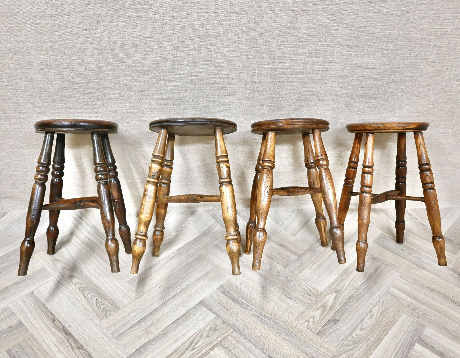 4 X Antique Windsor Bar Stools With Elm Seats photo 650.0