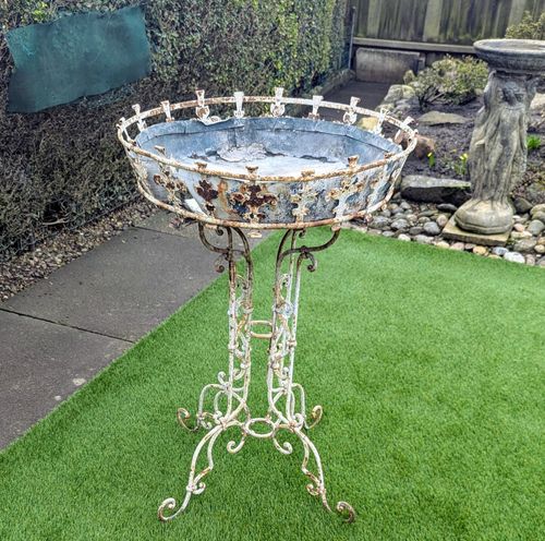 Jardinière française en ferronnerie, base en trèfle, vers 1880, livraison disponible 0153
