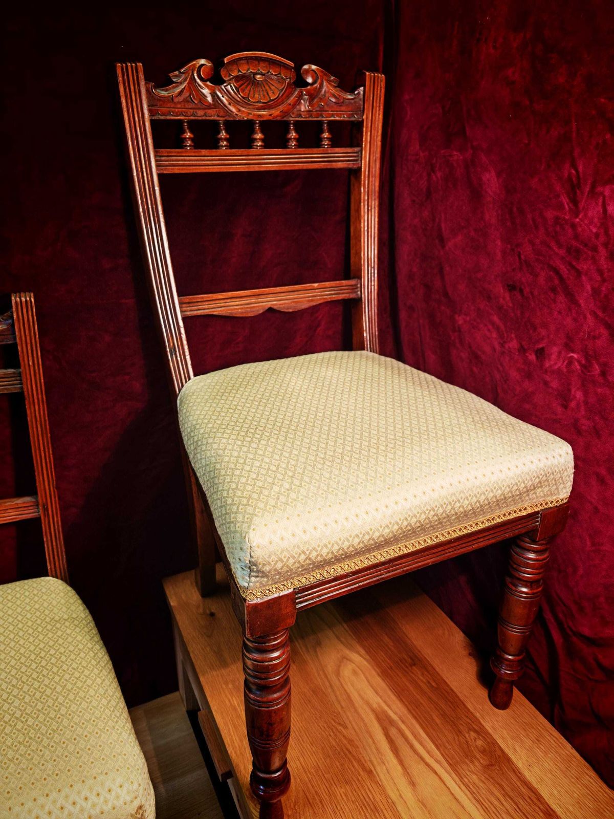 Antique Victorian Dining Chair Pair. Mahogany. Off White And Gold Plain Decor. 91cm Tall. Very Good Condition photo furniture