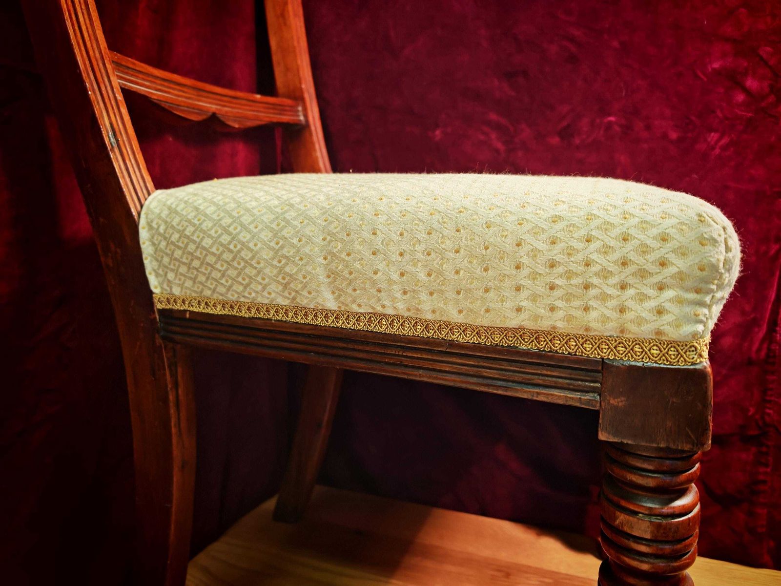 Antique Victorian Dining Chair Pair. Mahogany. Off White And Gold Plain Decor. 91cm Tall. Very Good Condition photo 193.0