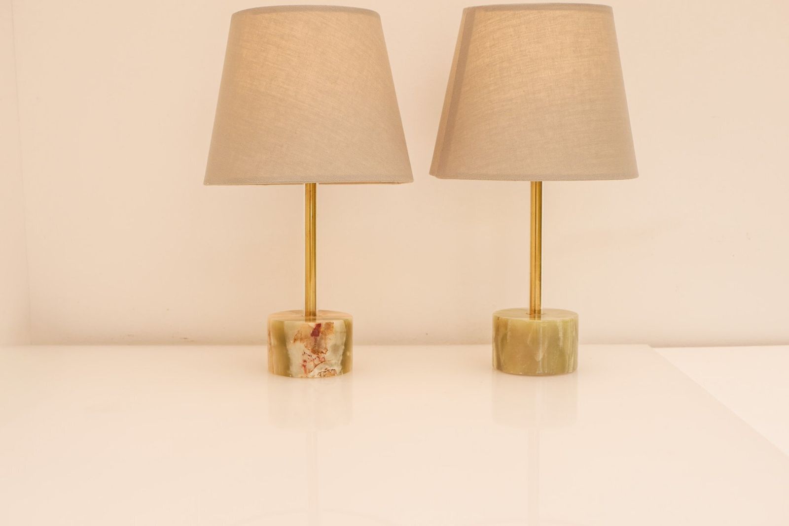 Mid-Century Modern Italiaanse tafellampen van onyx en messing, set van 2 photo vintage