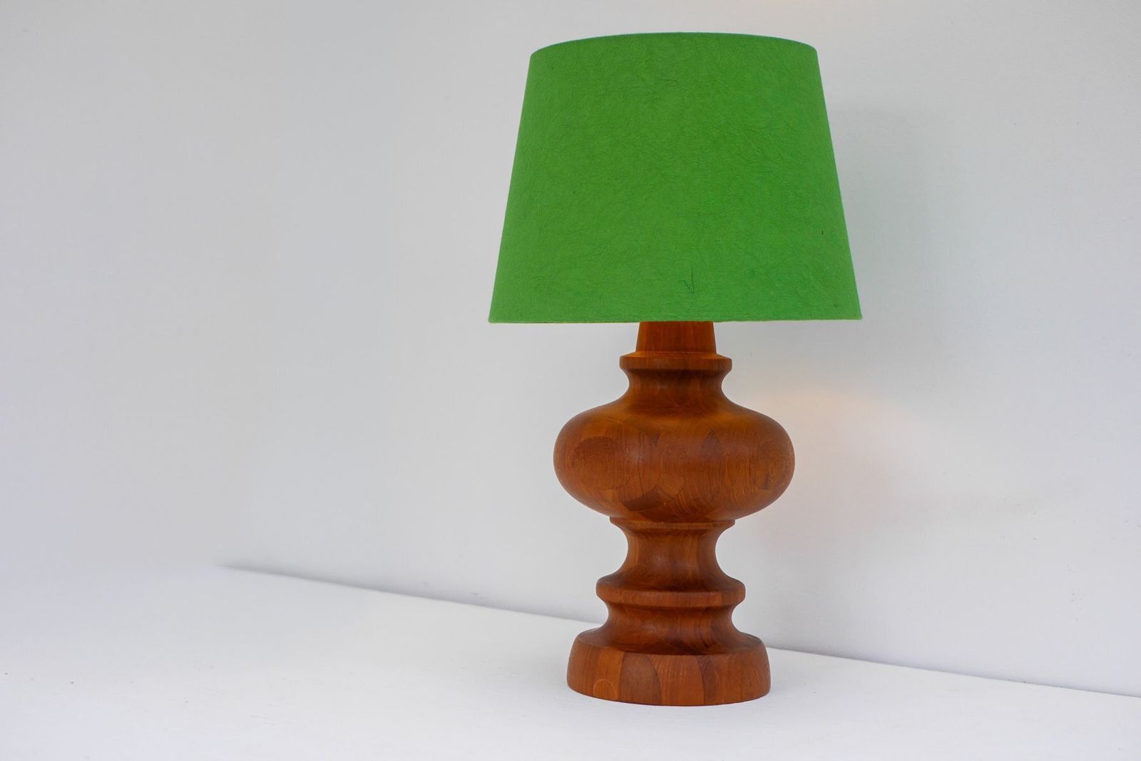 Verlichting Mid-Century Modern Scandinavische eiken tafellamp van Möllers photo
