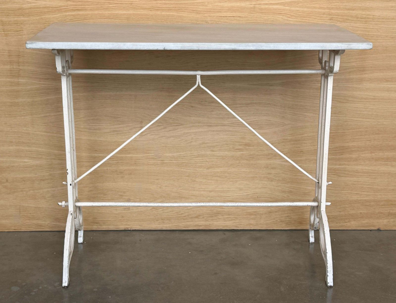Table de bistrot française en fonte pleine, plateau en marbre blanc photo furniture