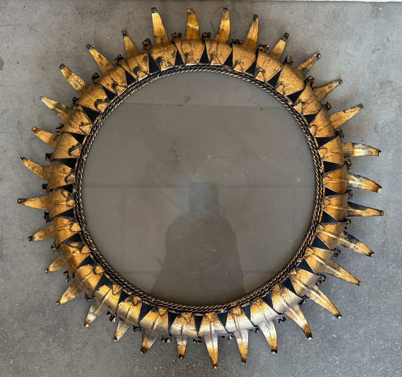Applique espagnole en fer doré à double rang de feuilles (ou miroir) photo furniture