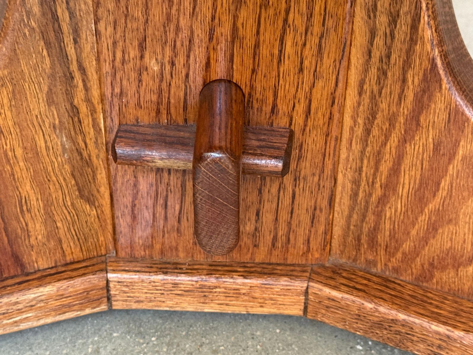 photo buy Low Oval Oak Table In Arts & Crafts Style