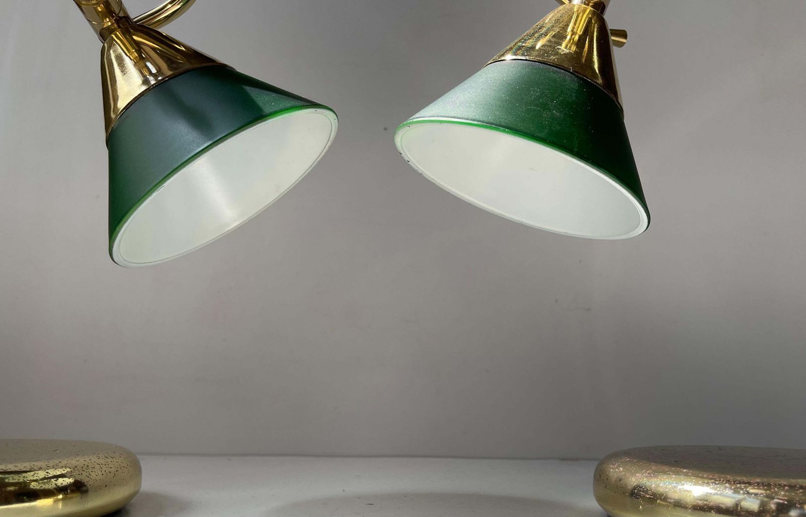 Vintage Scandinavische bureaulampen of tafellampen in messing en groen glas photo Verlichting
