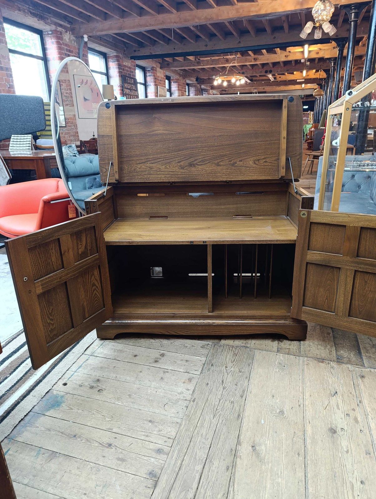 Mid Century Ercol Winchester Sideboard |Media Unit | Model 961 Golden Dawn | 1960s photo 395.0