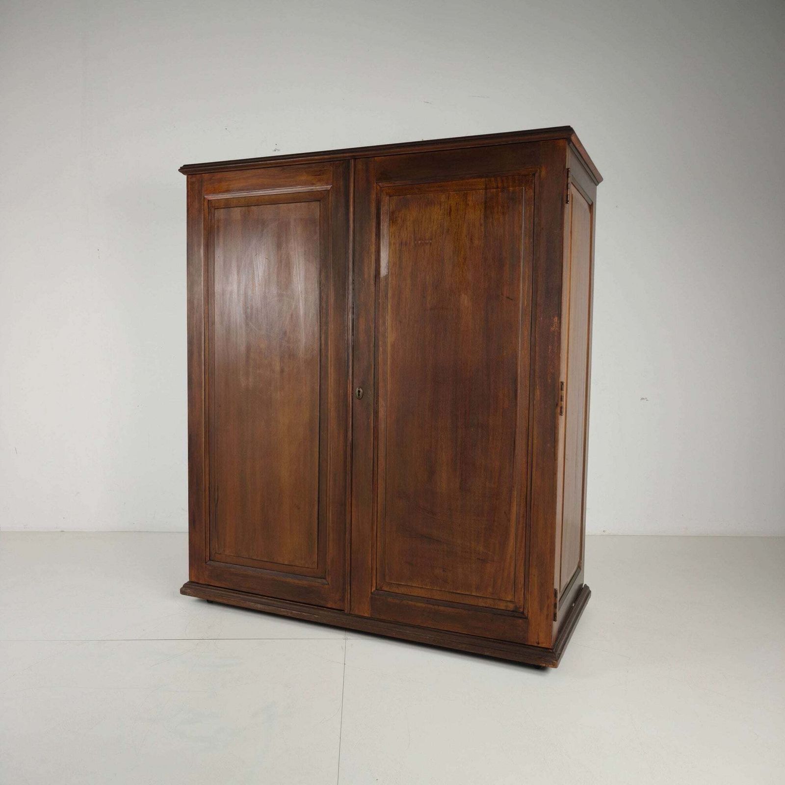 Early 20th Century Innovation Ingenuities Ltd. Gentleman’s Wardrobe photo furniture