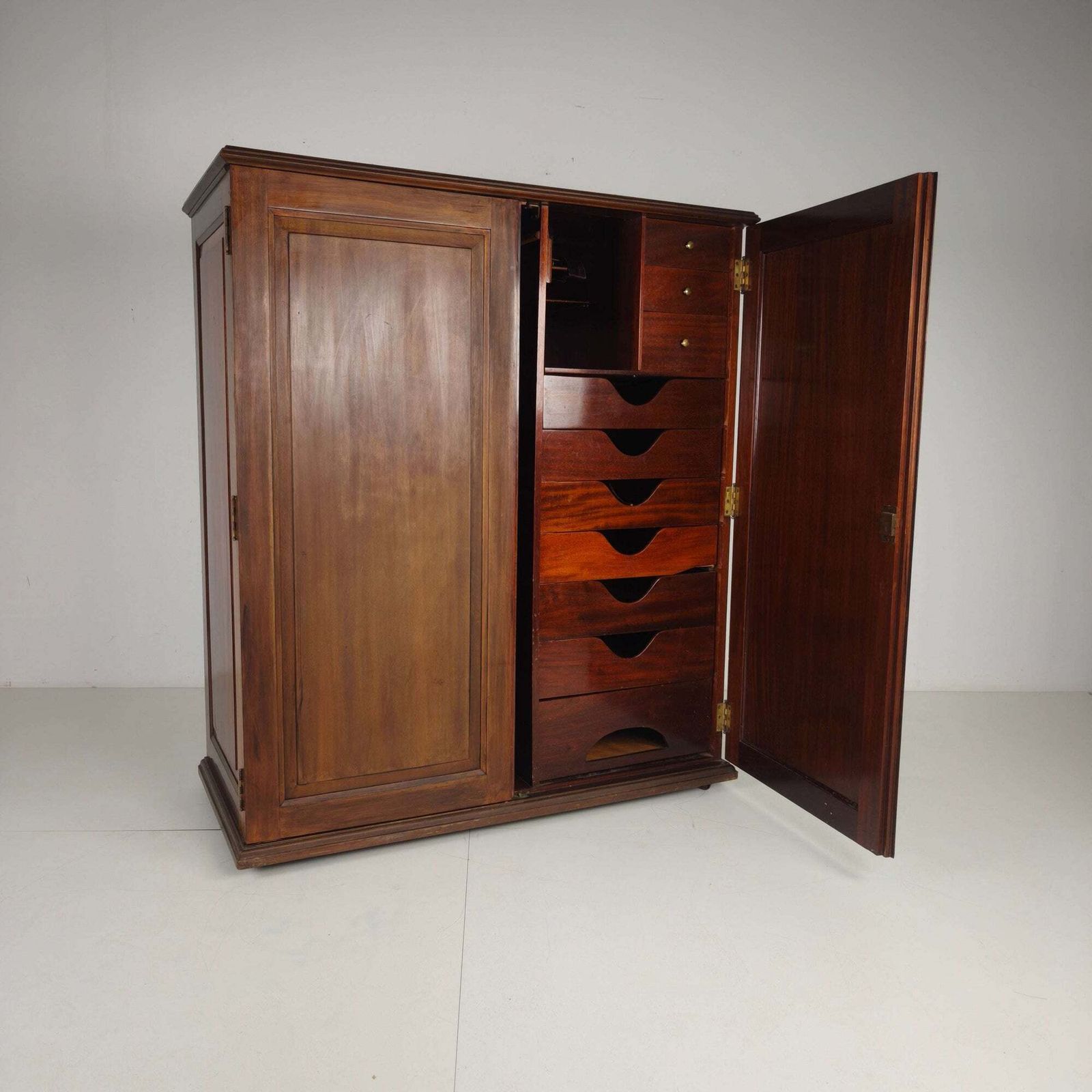photo buy Early 20th Century Innovation Ingenuities Ltd. Gentleman’s Wardrobe