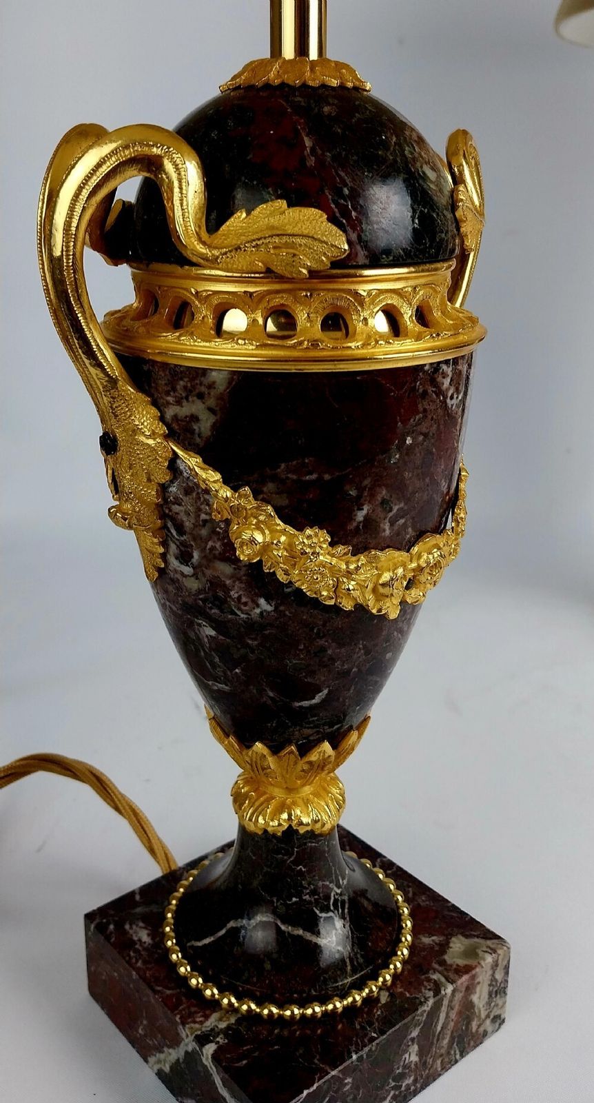 A Pair Of Late 19th Century Elegant French Marble Table Lamps With Gilt Bronze Mounts photo 1150.0