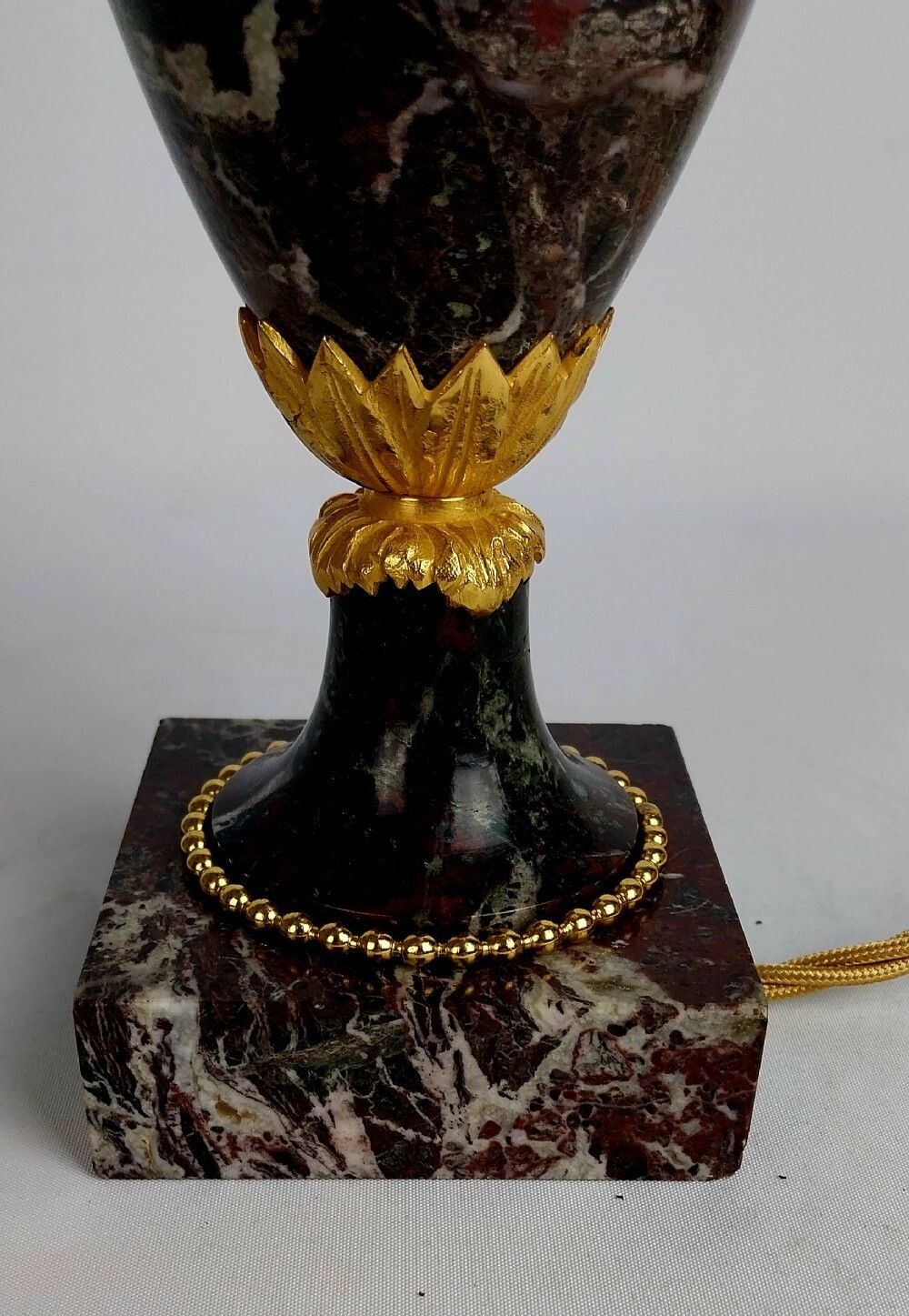 photo vintage A Pair Of Late 19th Century Elegant French Marble Table Lamps With Gilt Bronze Mounts