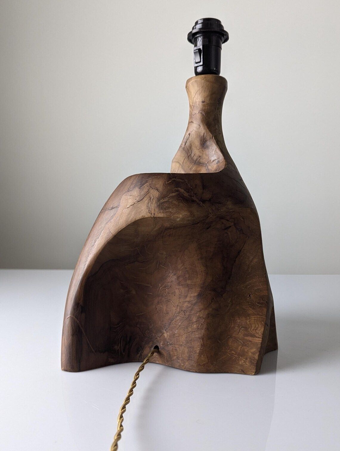 Luminaires Lampe de table sculpturale en bois d'olivier massif, années 1970 photo