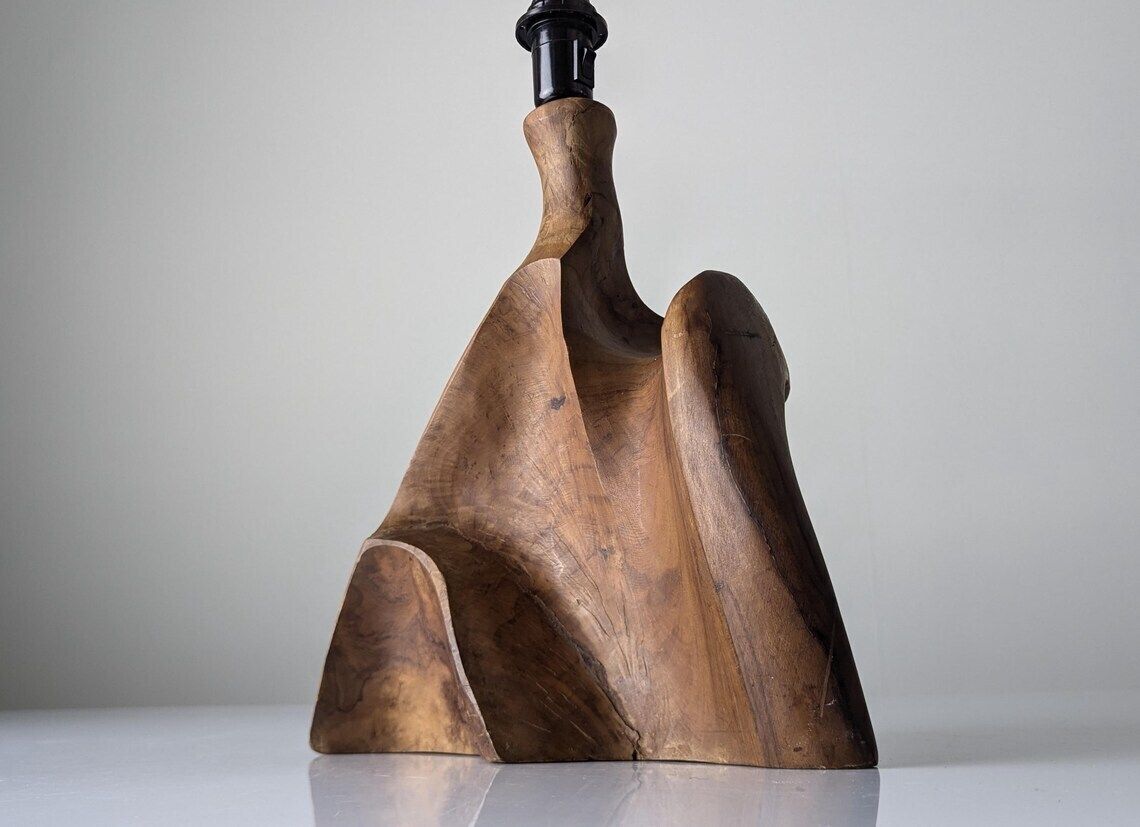 2530.0 Lampe de table sculpturale en bois d'olivier massif, années 1970 photo