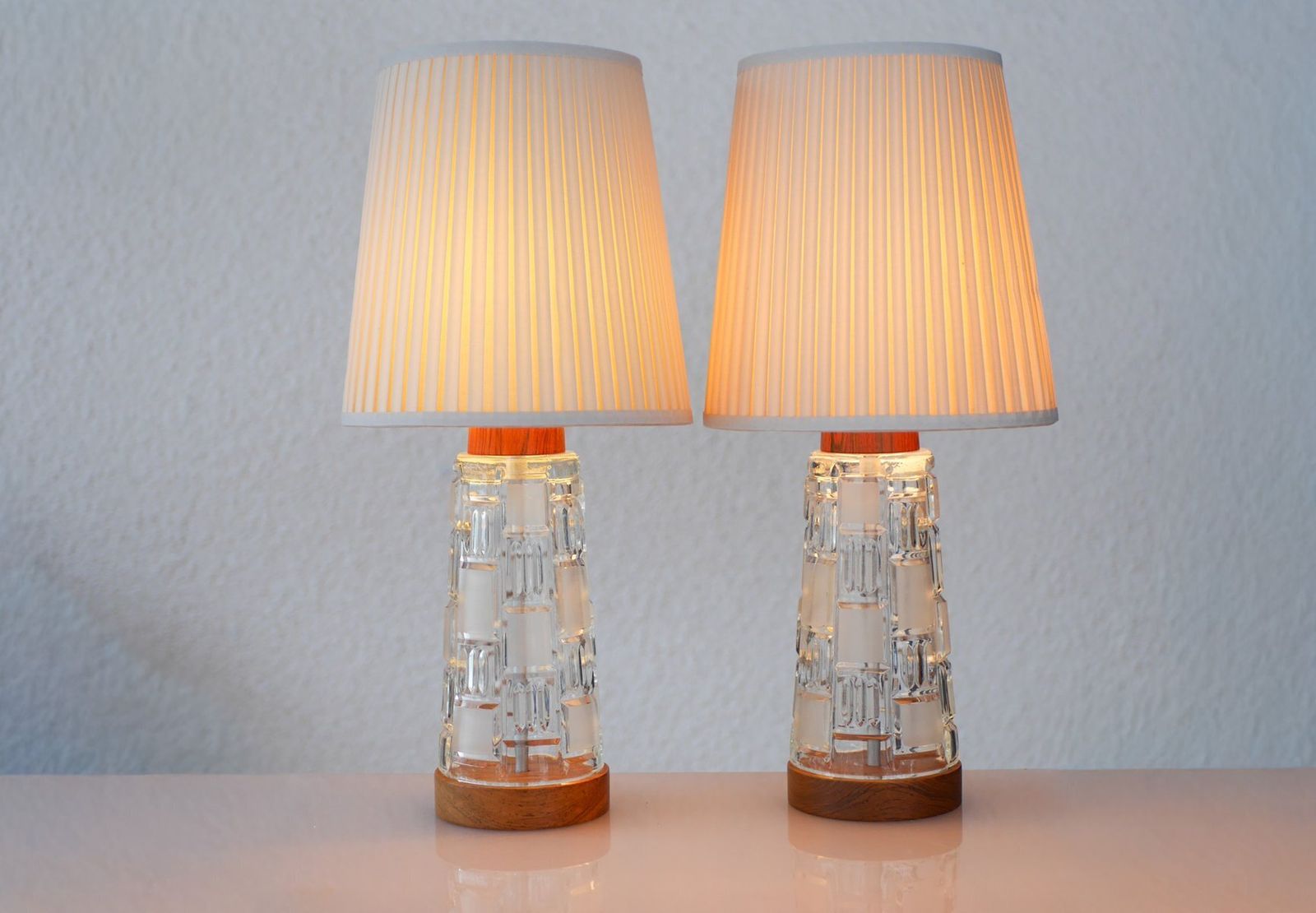 Lampes de table mid-century modern scandinaves en teck et verre, lot de 2 photo furniture