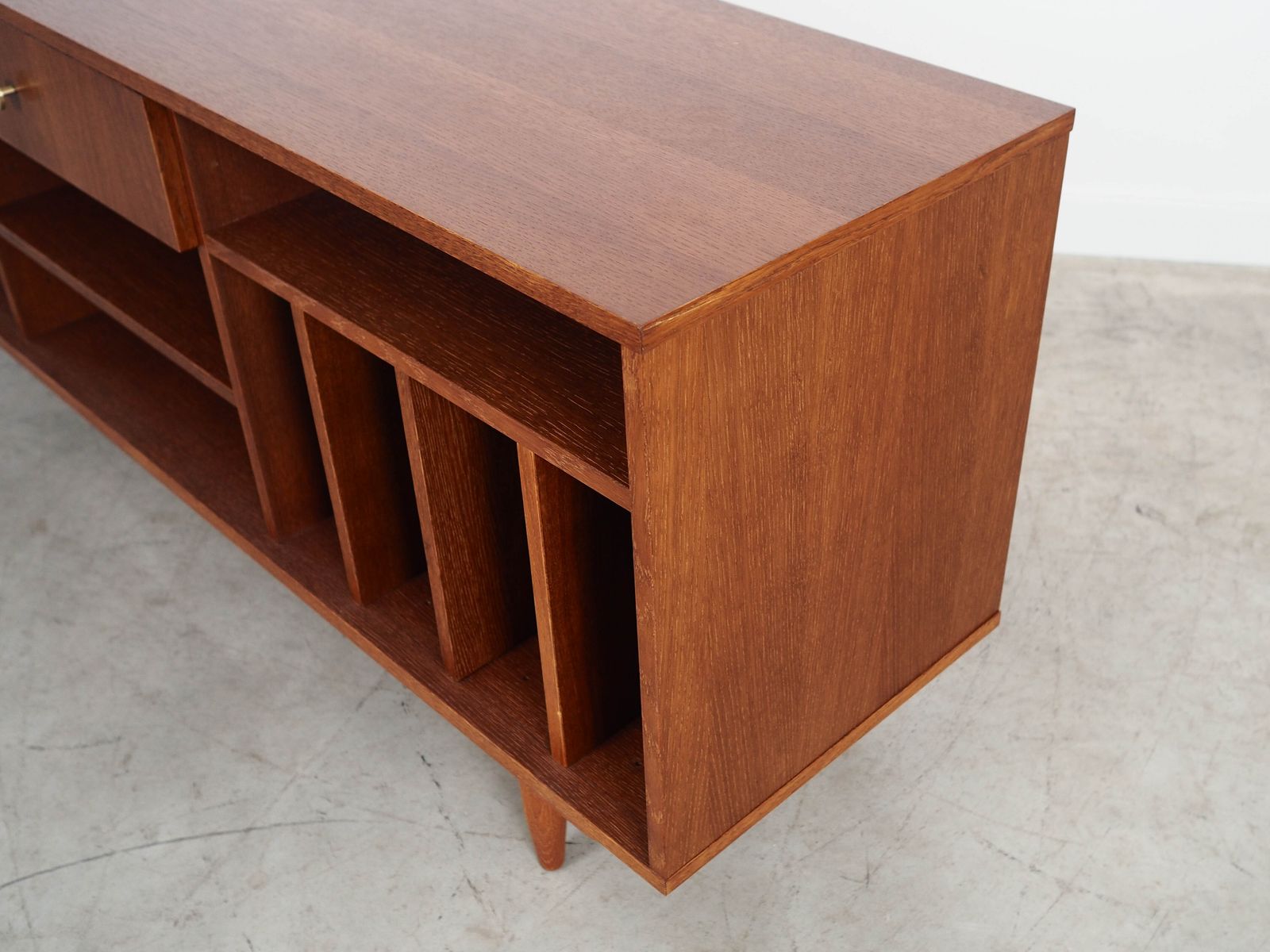 Eiken Dressoir, Scandinavisch Design photo vintage