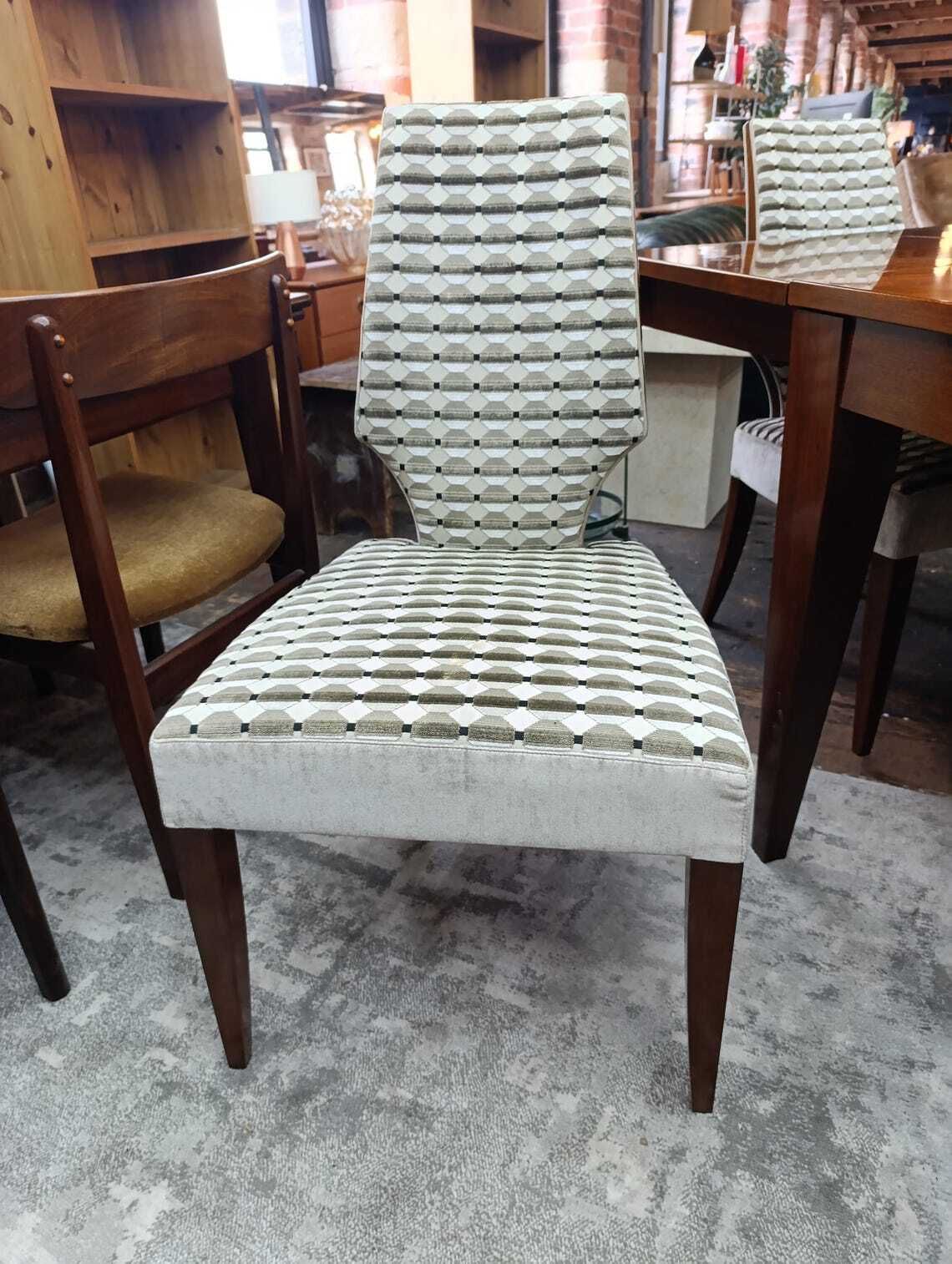 photo vinterior Italian Selva Extending Dining Table With Six Upholstered Chairs