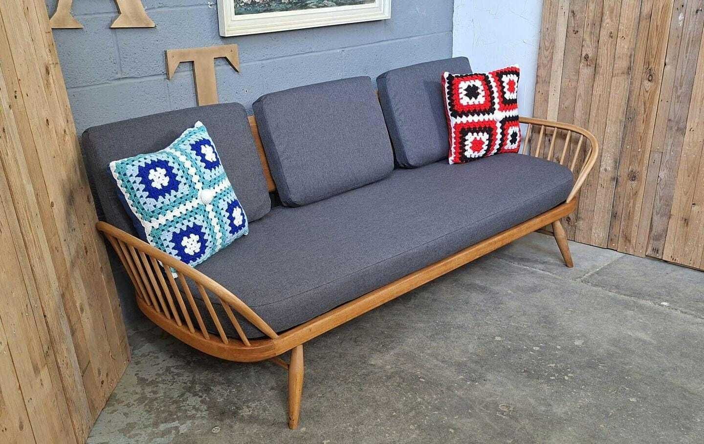 Ercol Day Bed / Studio Couch ~ Vintage ~ Mid Century photo 1400.0