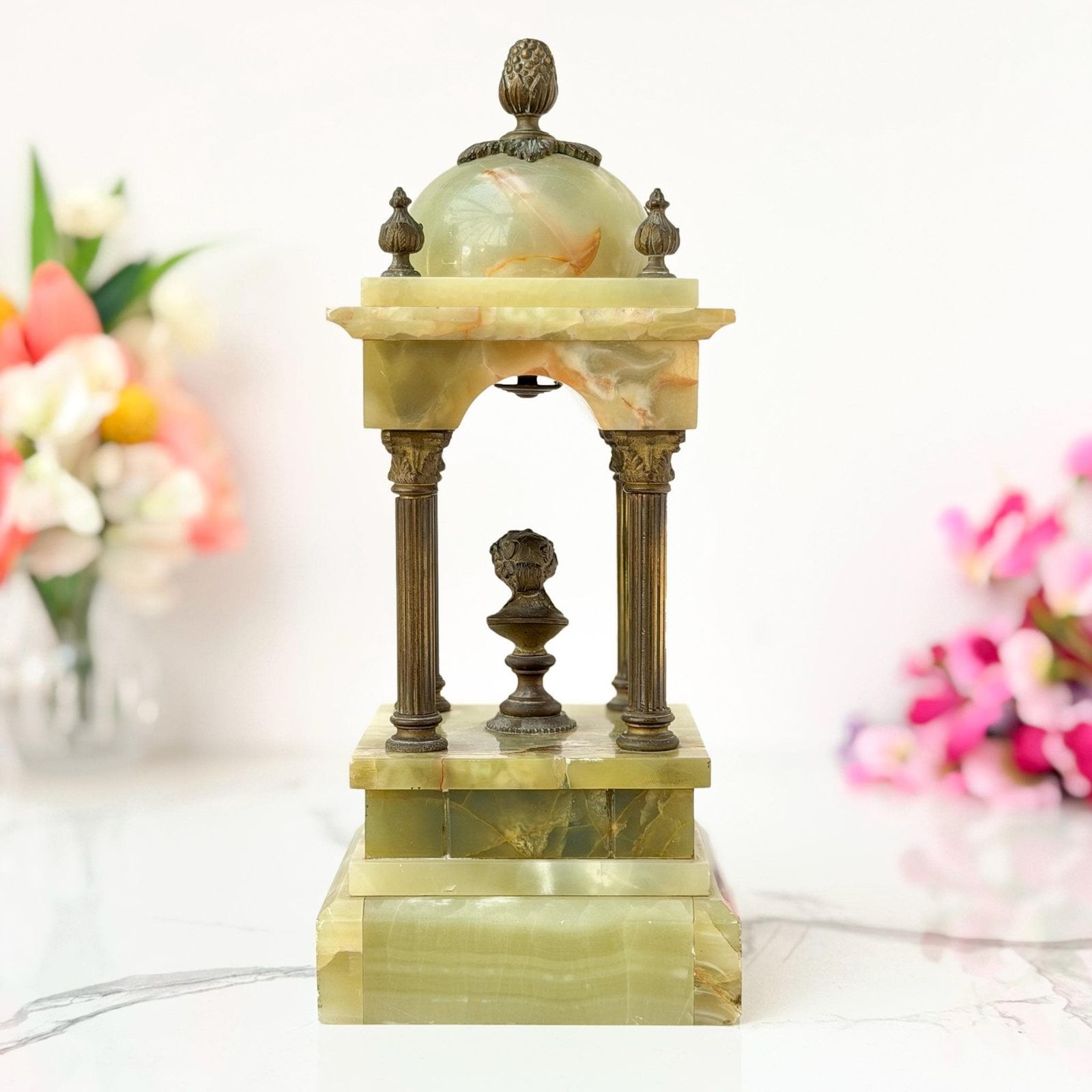 Antiek groen onyx Grand Tour architectonische tempietto met buste photo for sale