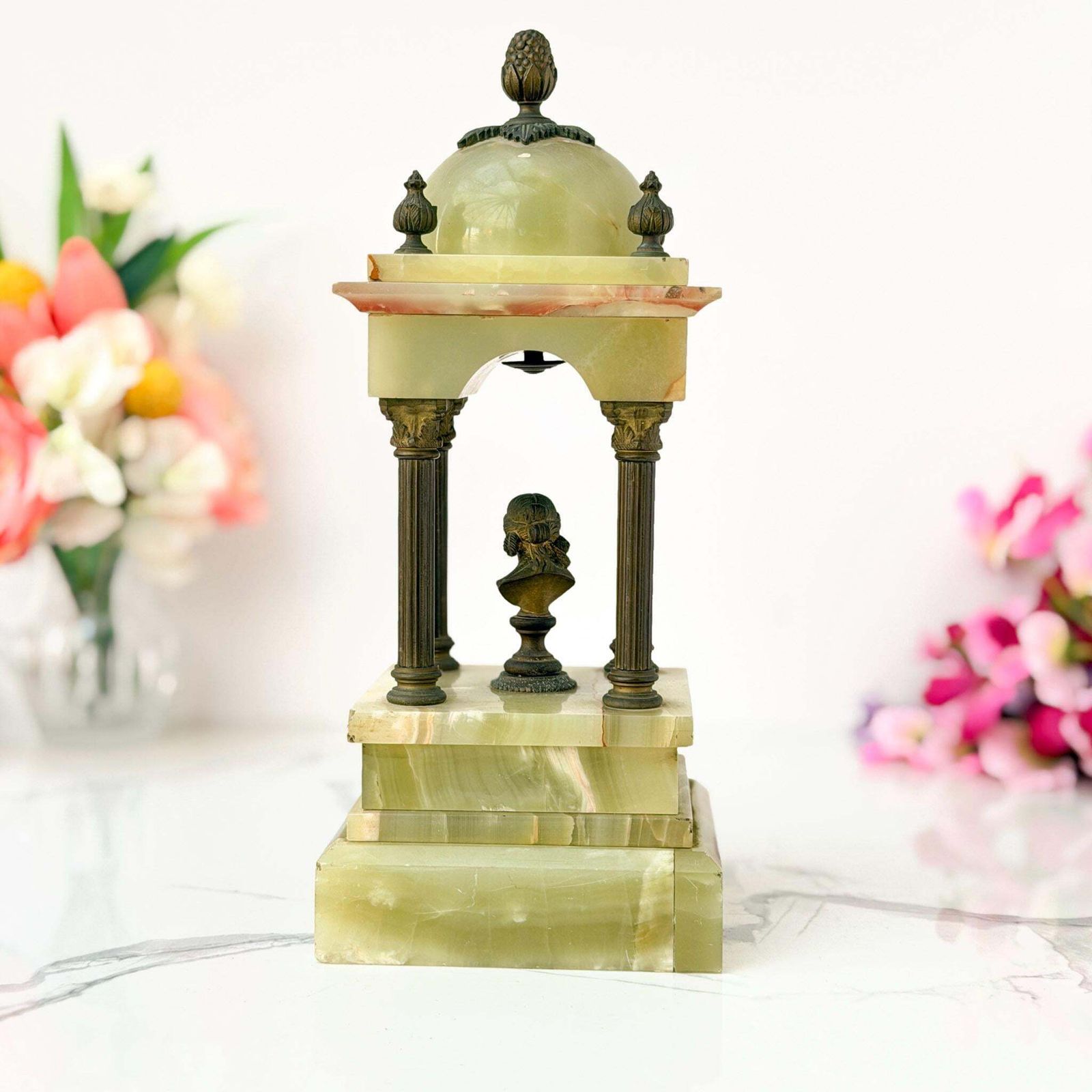 Antiek groen onyx Grand Tour architectonische tempietto met buste photo for sale